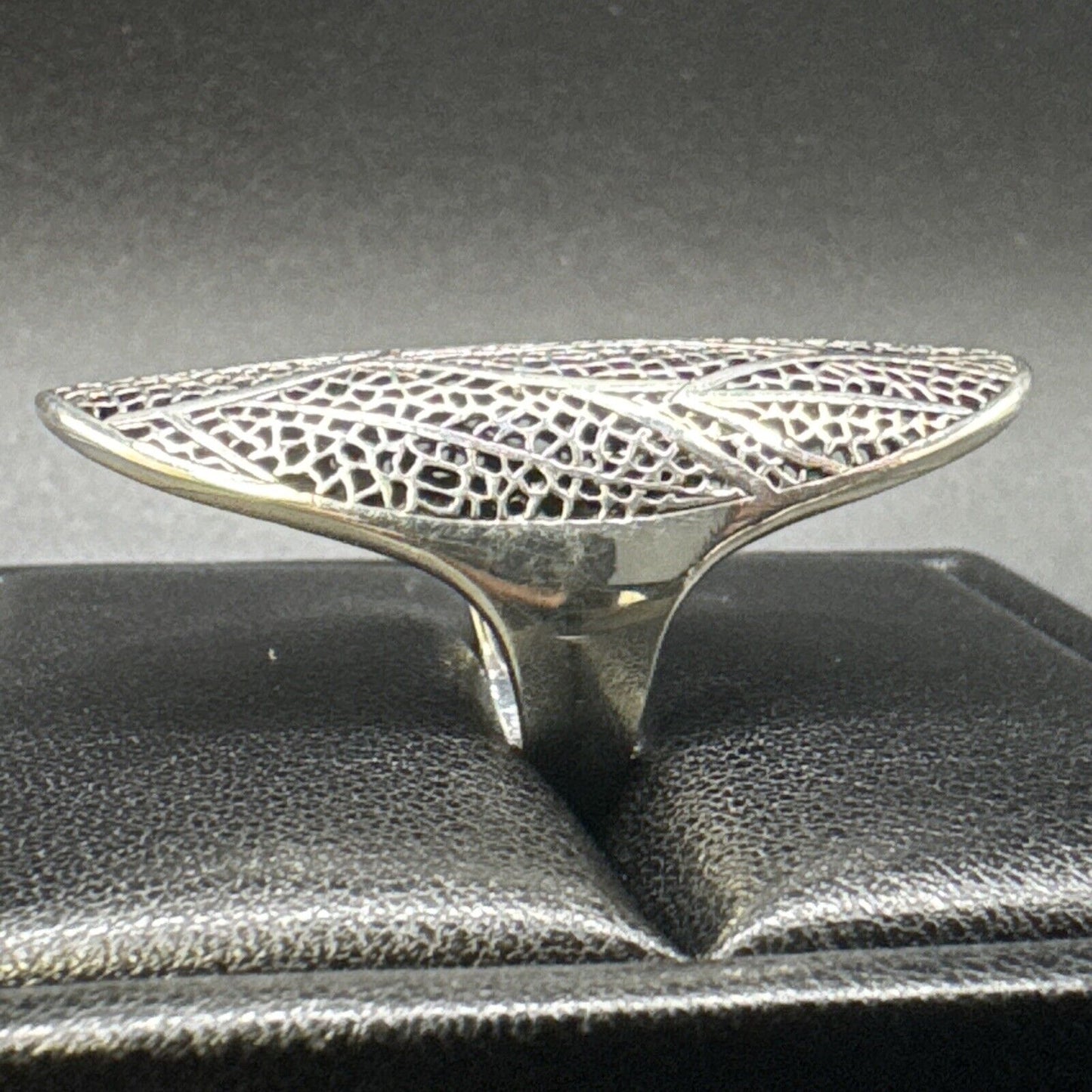 New Condition Sterling Silver Low Dome Openwork Leaf Ring 925 Size 7
