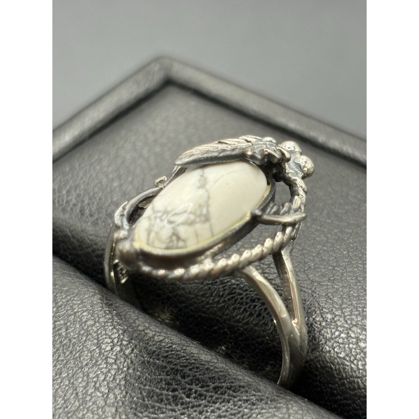 New Condition White Buffalo Sterling Silver Feather Ring Size 10