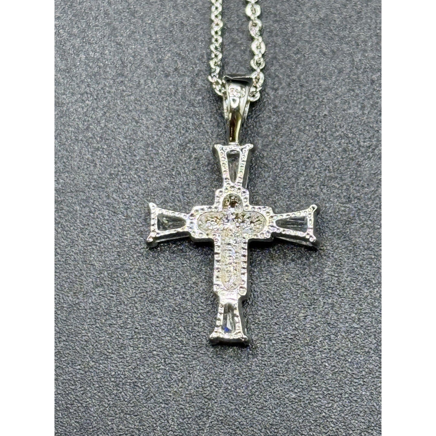 New Condition 18” Sterling Silver Cubic Zirconia Cross Pendant Necklace