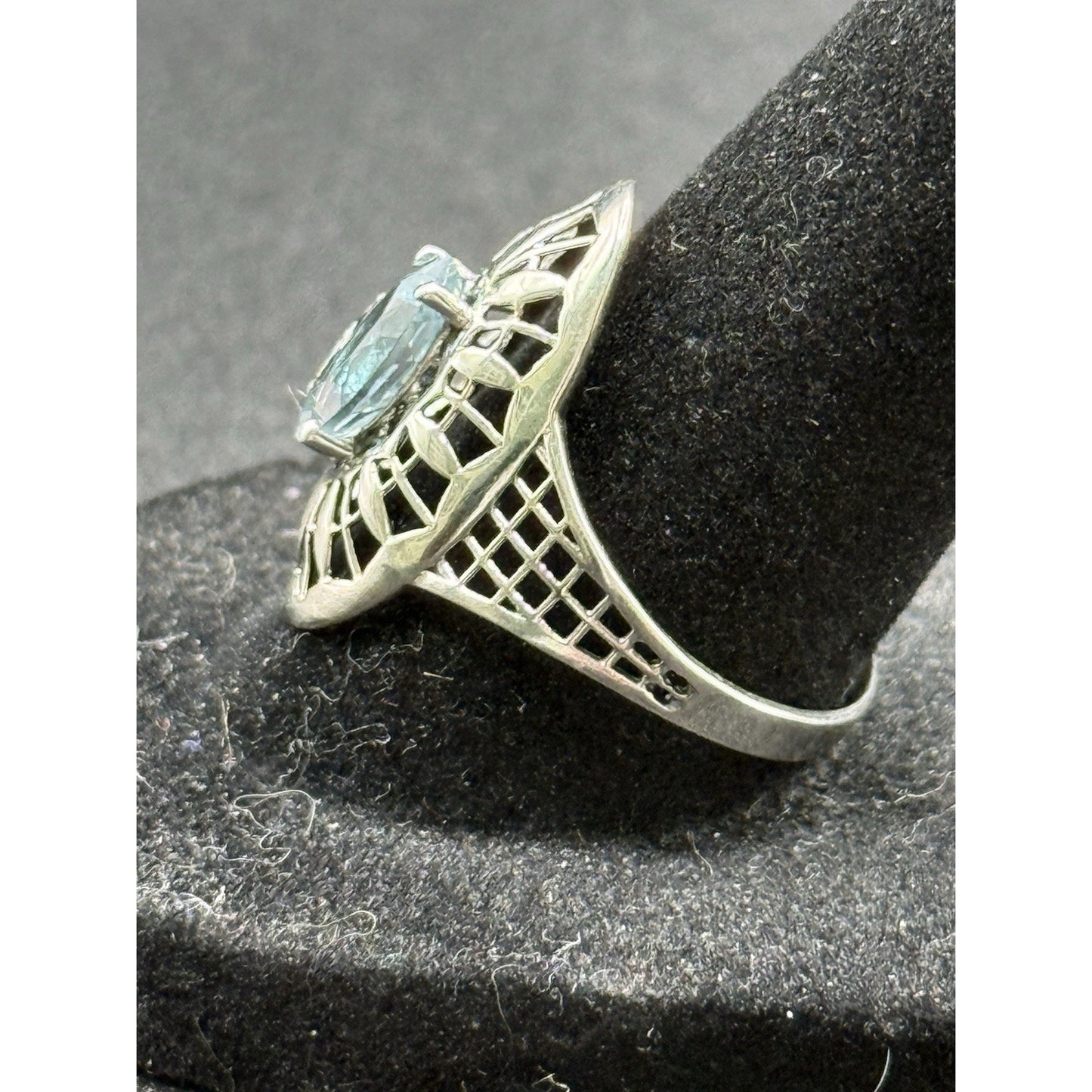 New Condition Sterling Silver Genuine Marquise Topaz Ring Size 9.00 P20