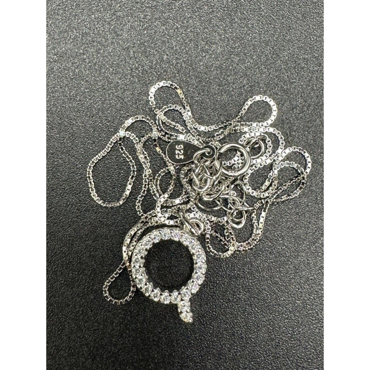New Condition Sterling Silver Cubic Zirconia Letter “Q” Pendant Necklace 925