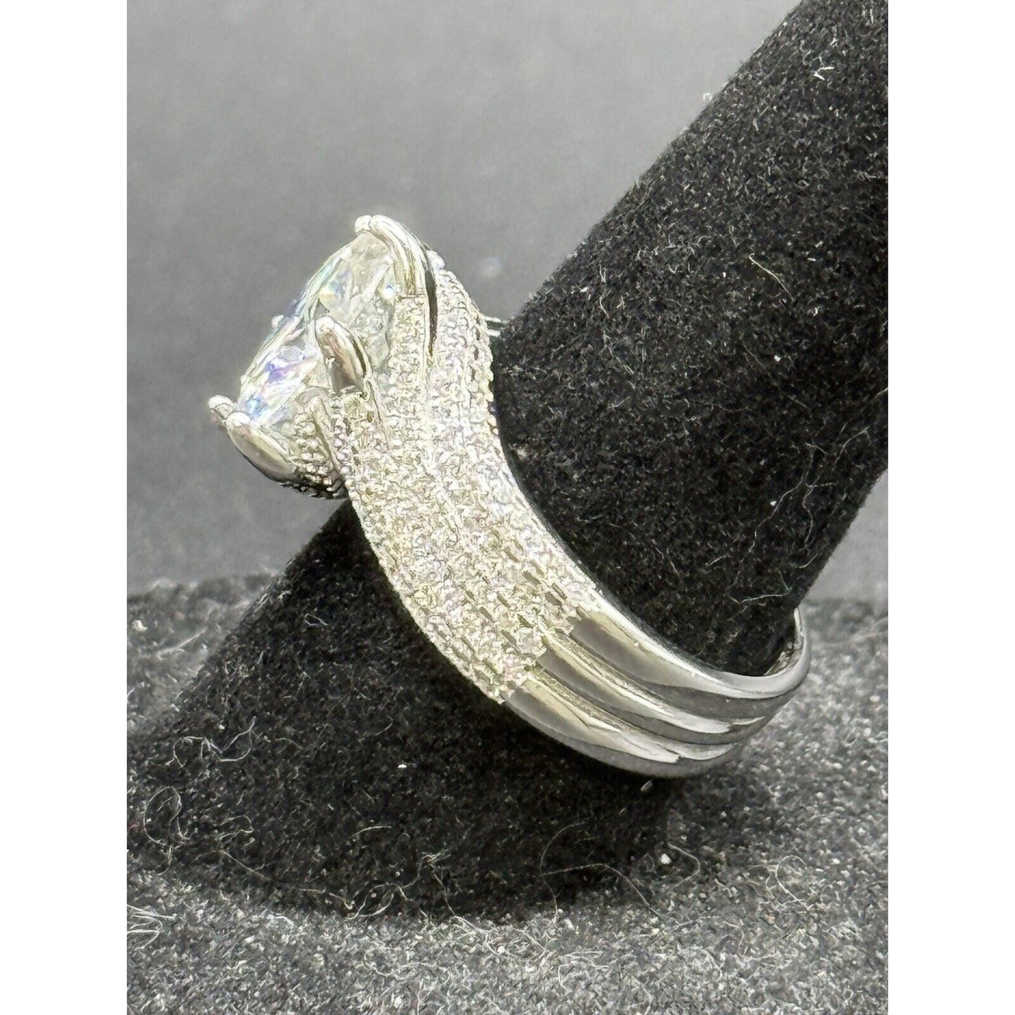 New Condition Sterling Silver 5 carat Moissanite Ring Size 6.75 GRA