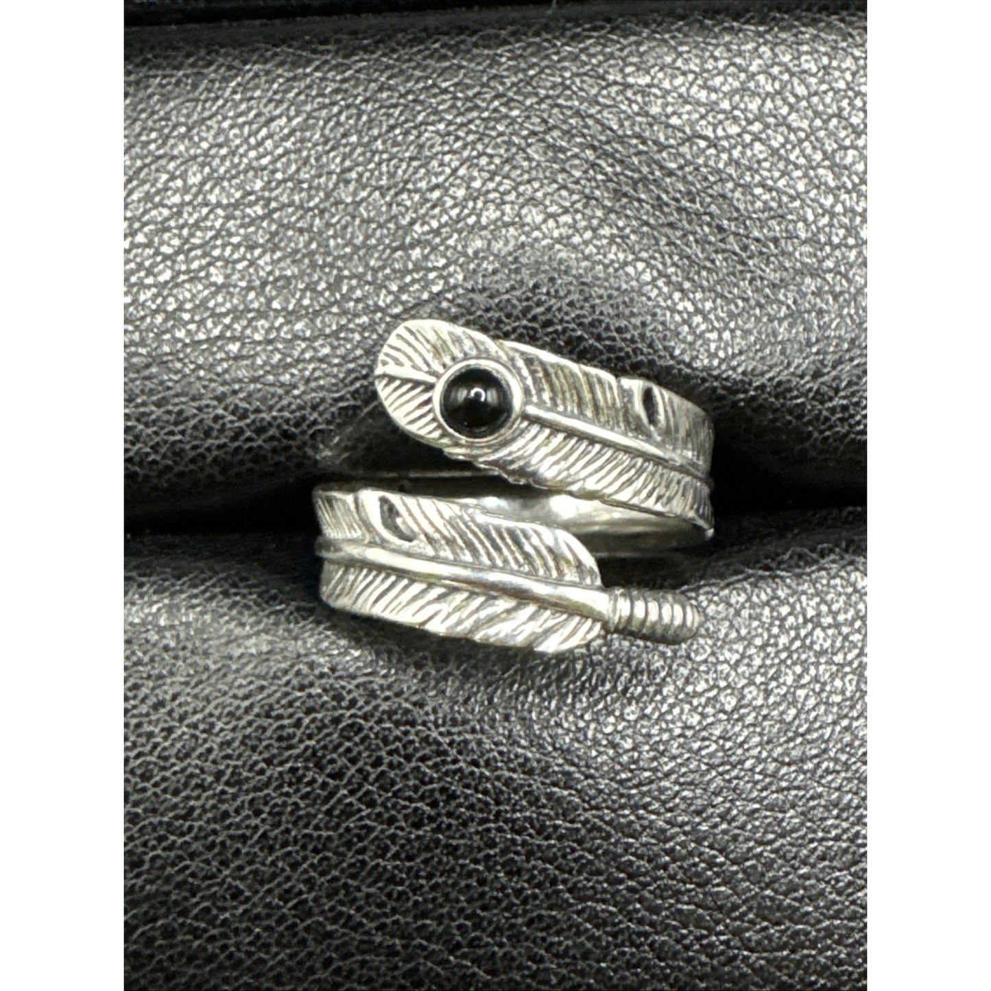 New Condition Sterling Silver Onyx Feather Ring 925 Size 7