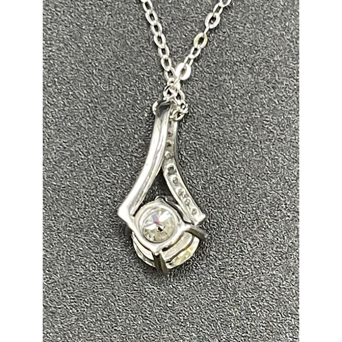 New Condition 18” Sterling Silver 1 Carat Moissanite Pendant Necklace GRA