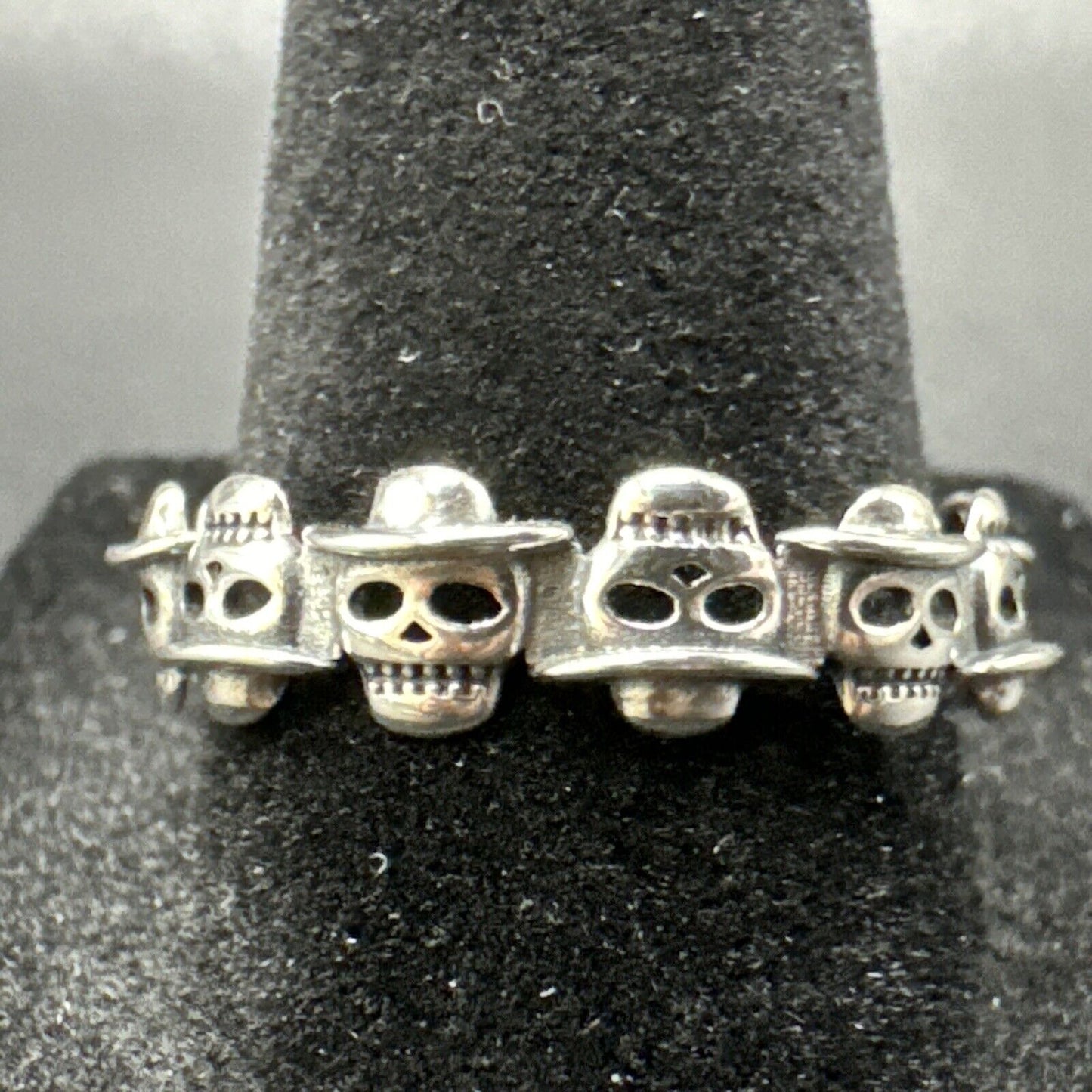 New Condition Sterling Silver 7RI24 Tiny Skulls In Bowler Hats Ring Size 10