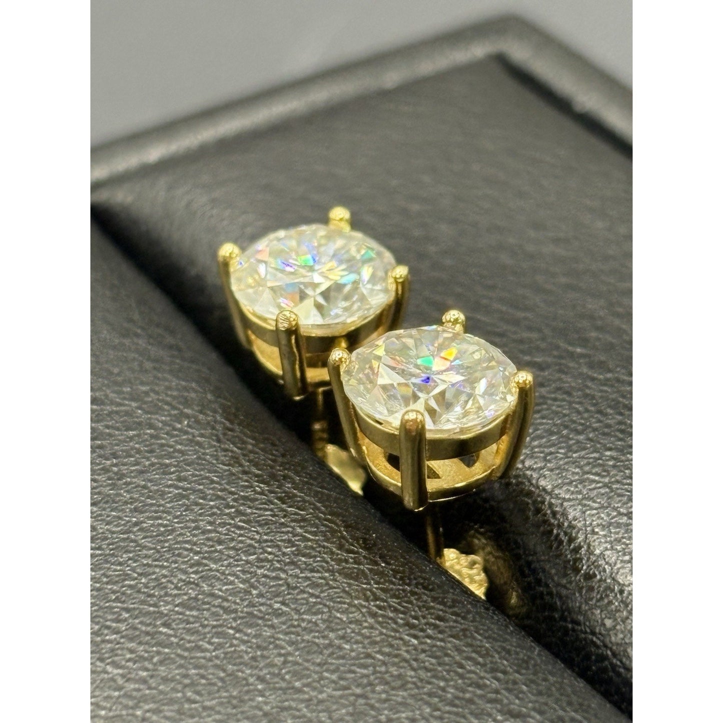 New Condition Sterling Silver 4 Carat Total Moissanite Stud Earrings GRA W29