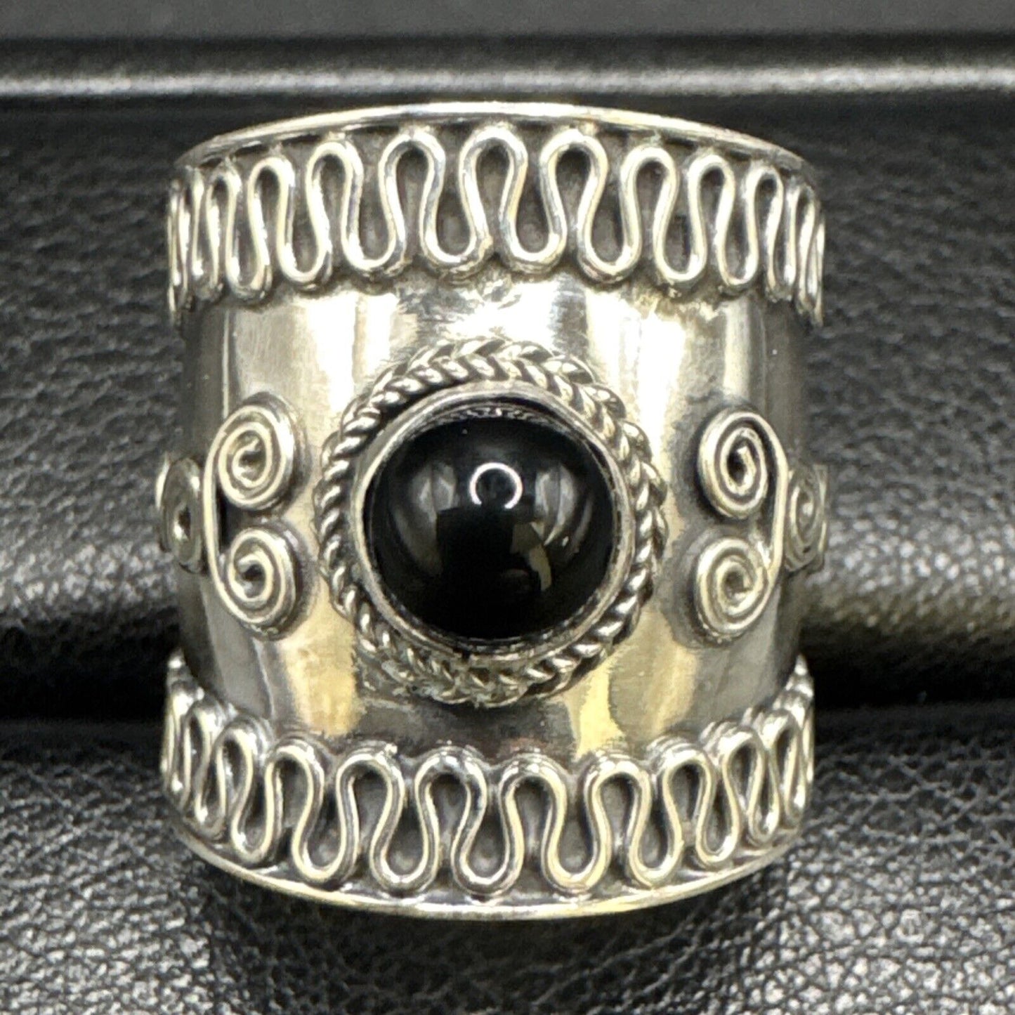 New Condition Sterling Silver Onyx Bali Style Band Ring 925 Size 6.5