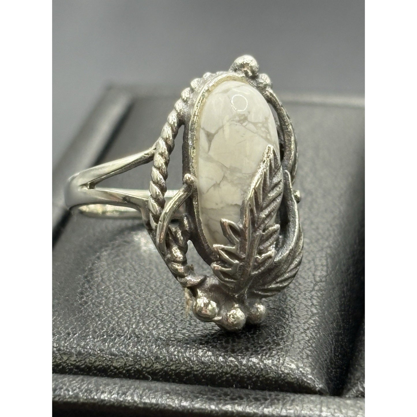 NewCondition SterlingSilver White Buffalo Feather Bezel Ring 4g 23mm 925 Size 7