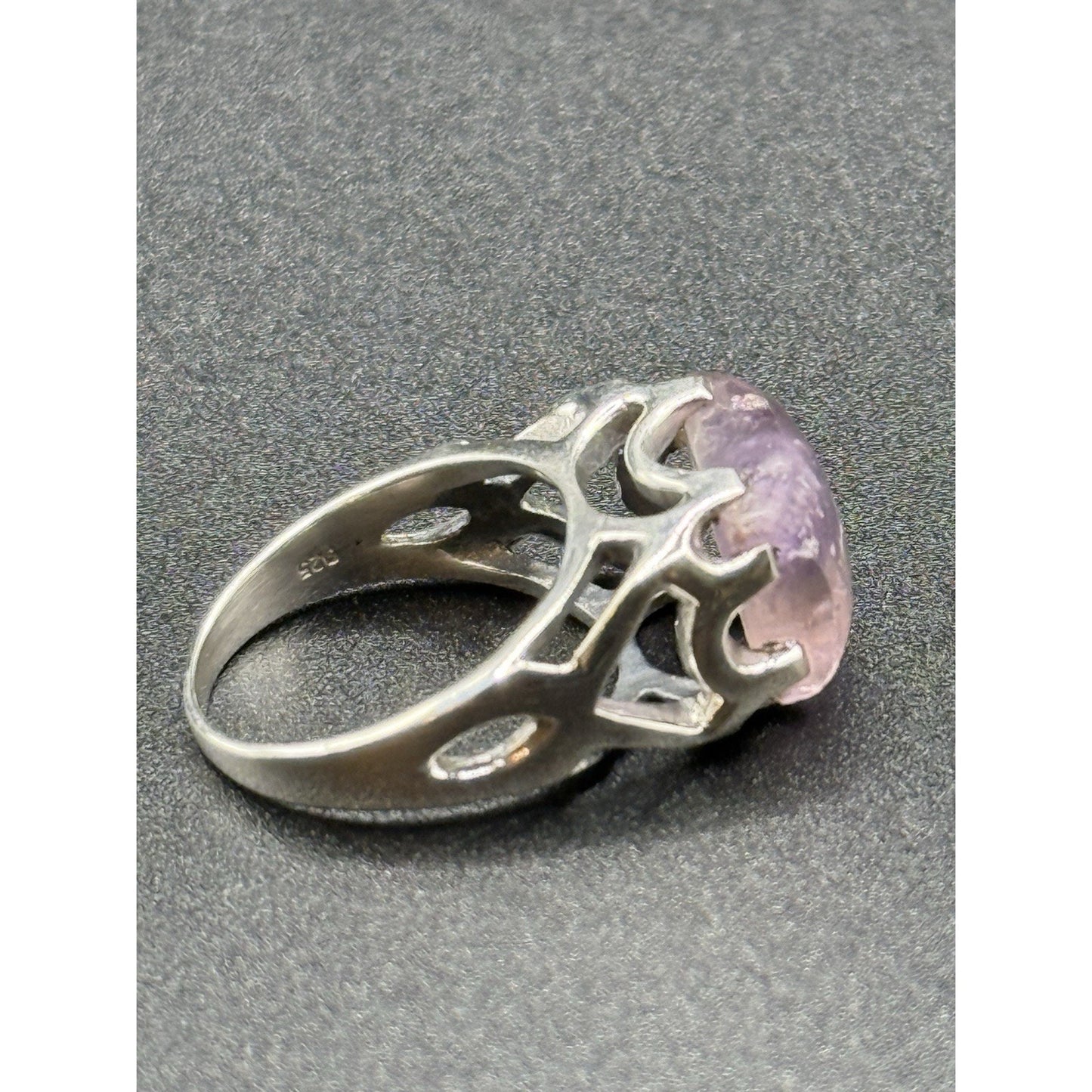 Excellent Used Condition Sterling Silver Amethyst Cab Ring Size 8.00 P19