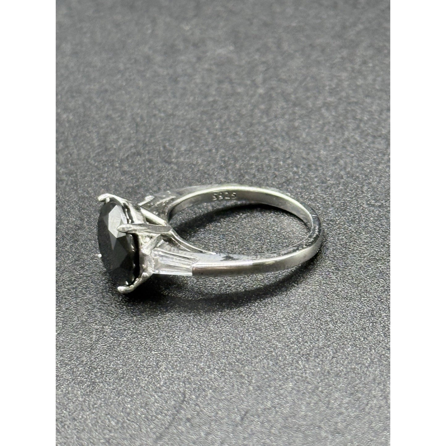 New Condition Sterling Silver Black 5 carat Moissanite Ring Size 7.00 GRA P18