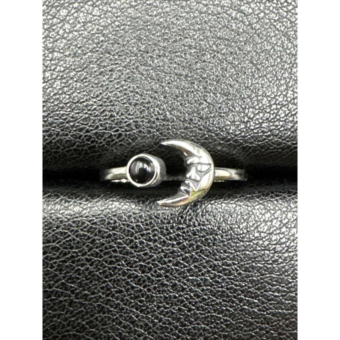 New Condition Sterling Silver Onyx Crescent Moon Ring 925 Size 7