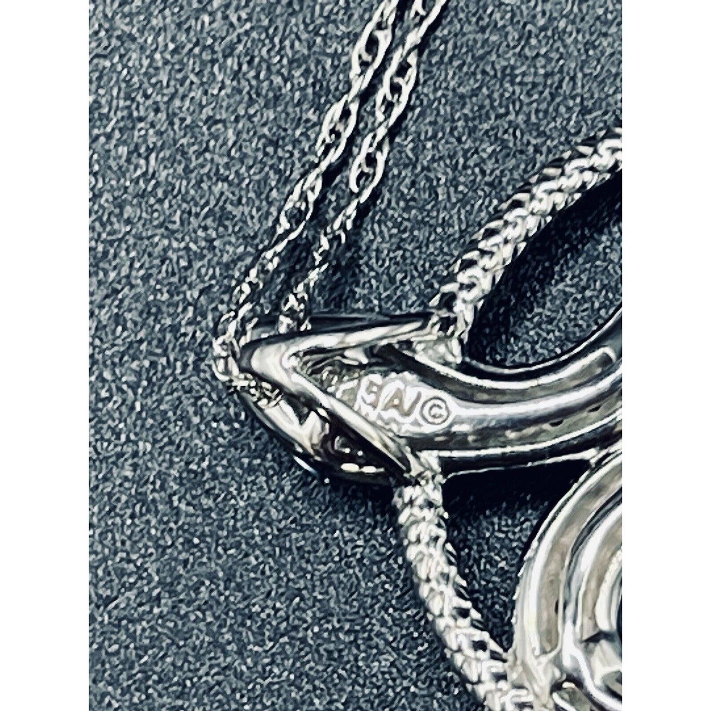 18” New Condition White Sapphire SS Enamel Snake Pendant Necklace L19