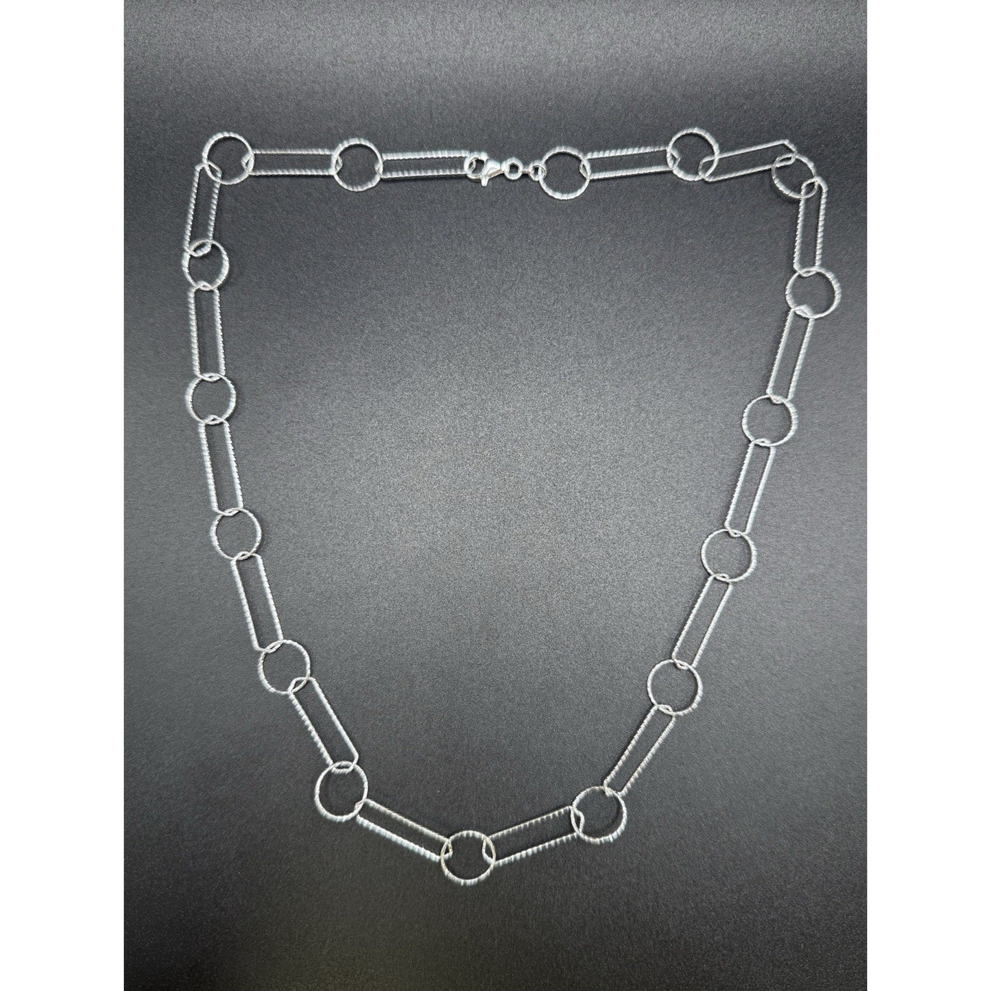 New Condition 22” Sterling Silver Staple Circles Necklace 925
