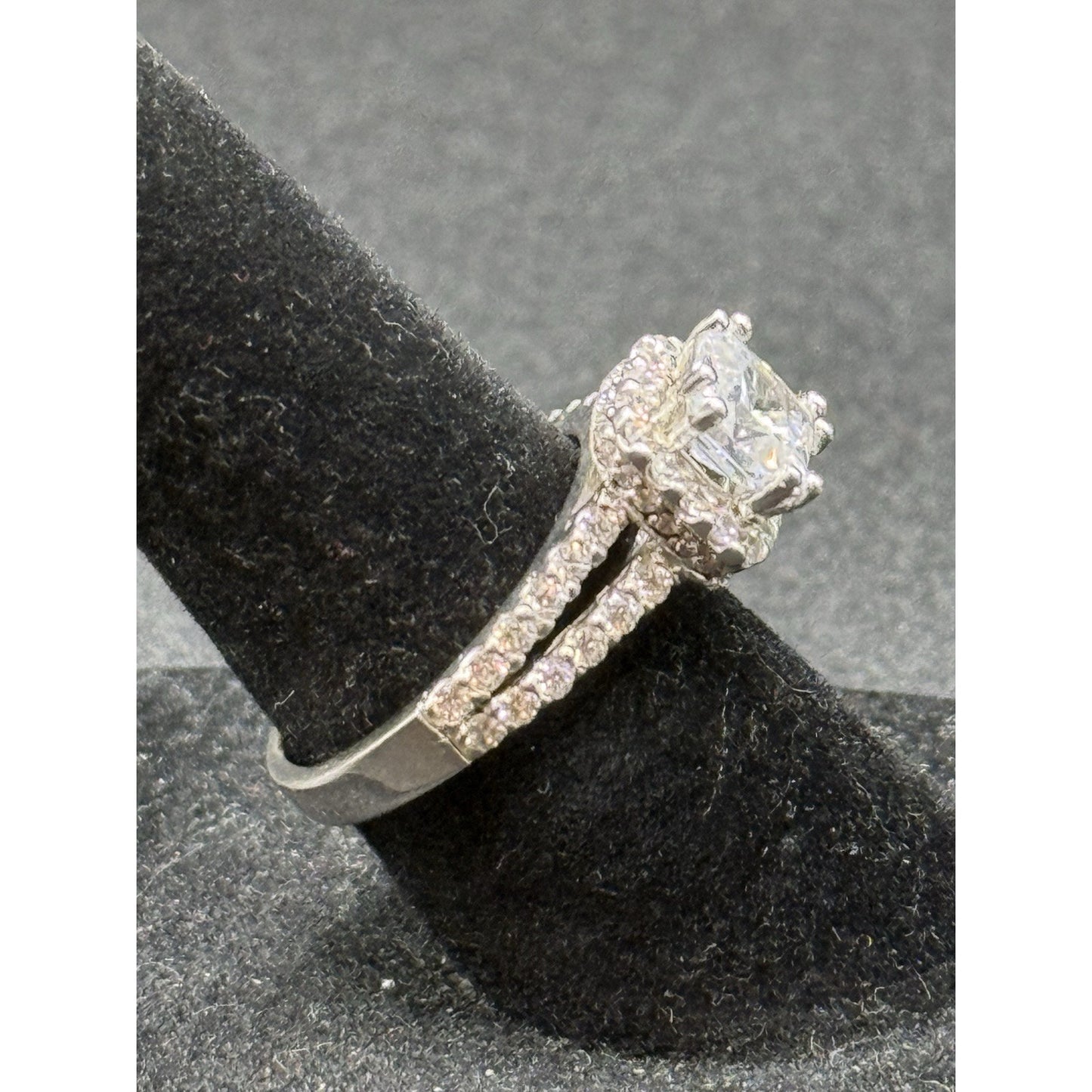 EUC Sterling Silver Cubic Zirconia Halo Ring Size 6.00 925 P5