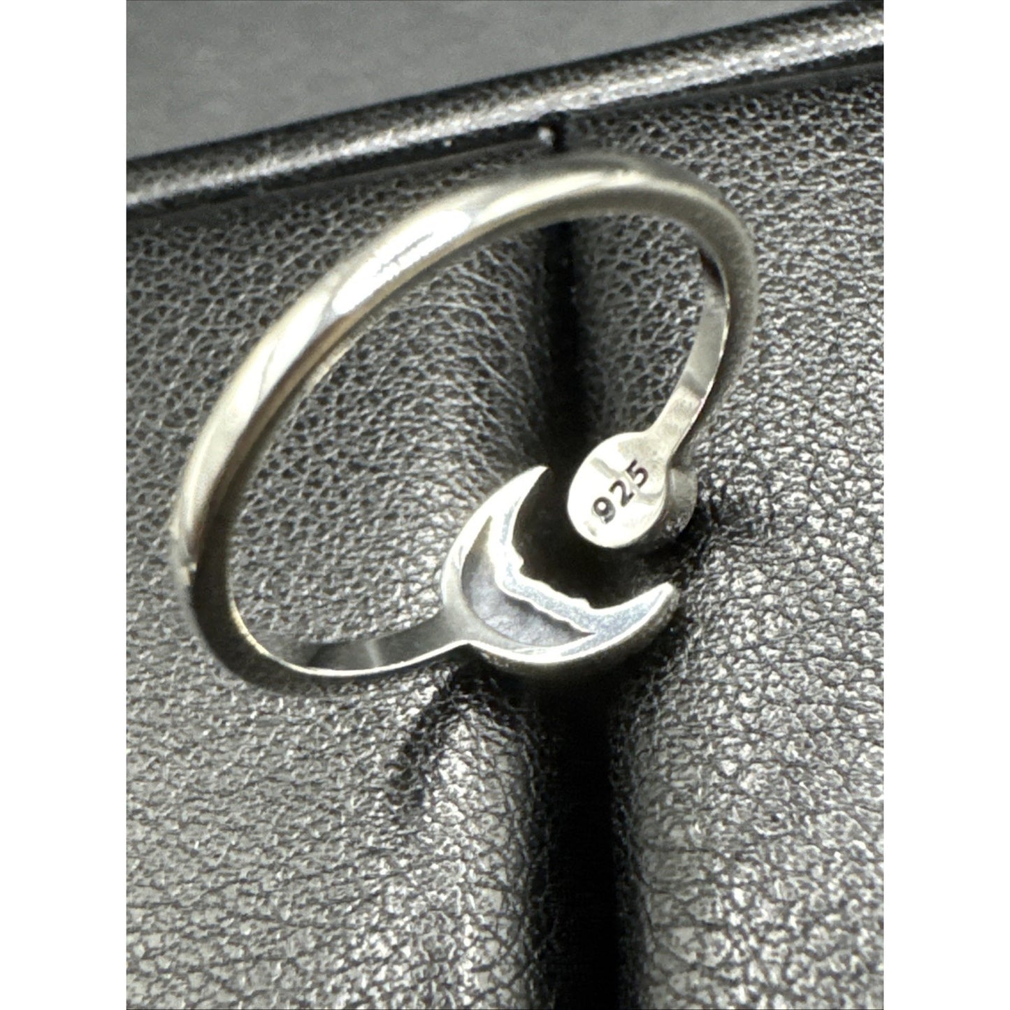 New Condition Sterling Silver Onyx Crescent Moon Ring 925 Size 7