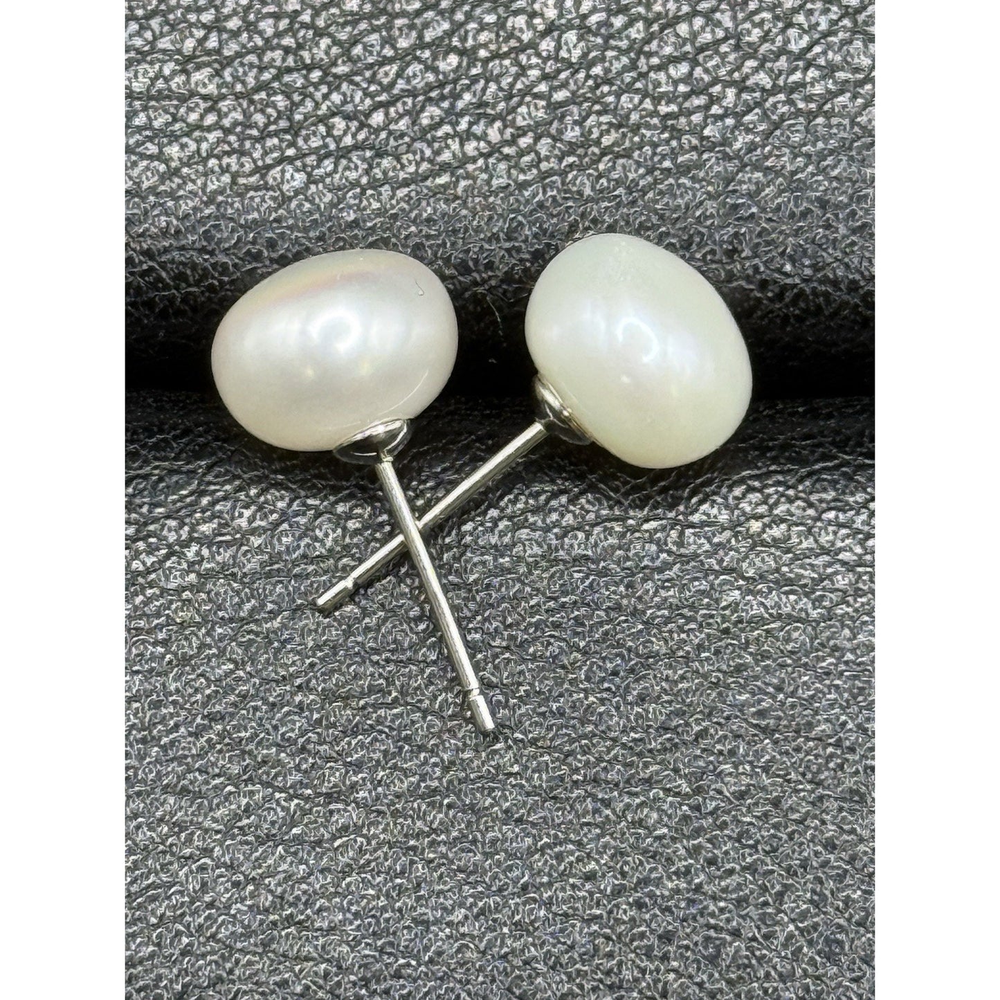 New Condition 9.0-8.5MM Sterling Silver Genuine Freshwater Pearl Stud Earrings