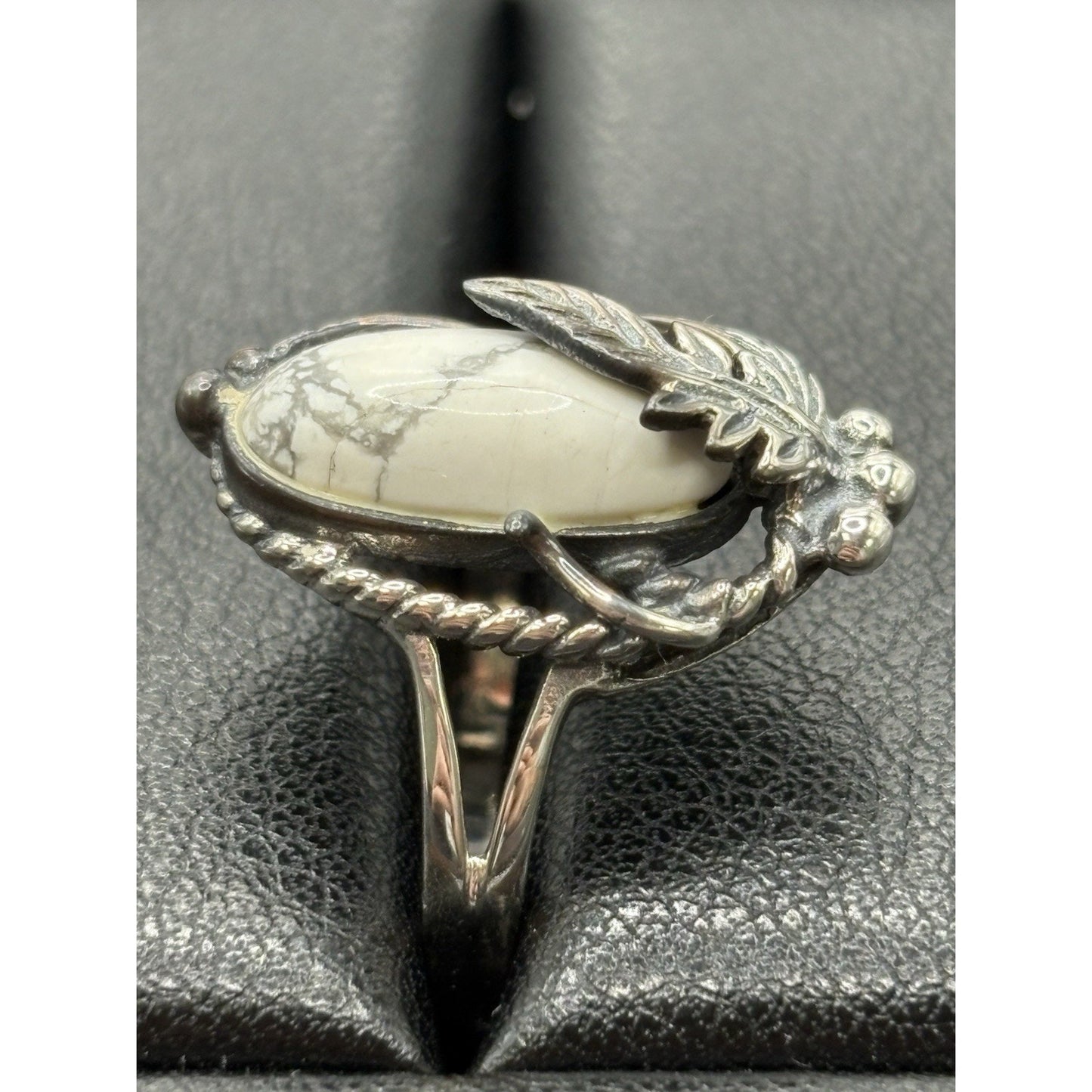 New Condition White Buffalo Sterling Silver Feather Ring Size 10