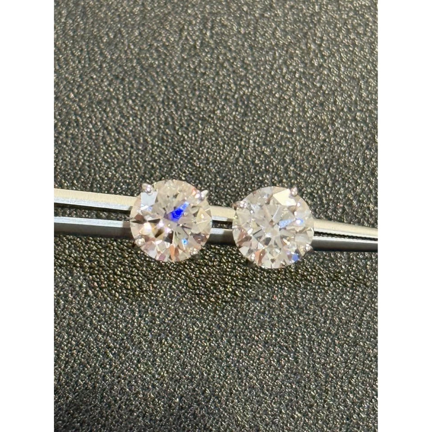 6.18 Total Weight Round Lab Grown Diamond Stud Earrings E Color VS1/VVS2 Clarity IGI Screw backs