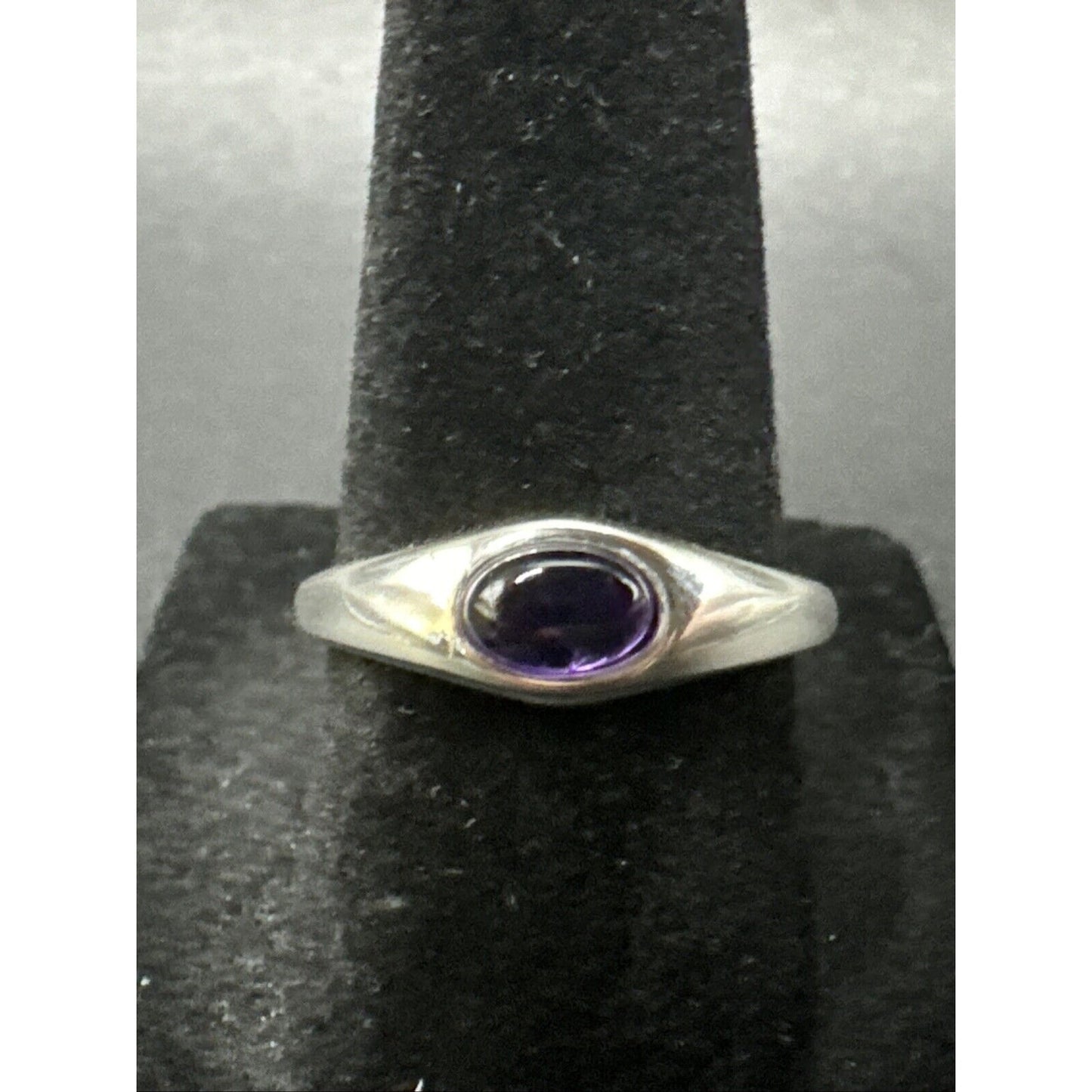 New Condition Sterling Silver Amethyst Inset Ring 925 Size 6.50 Minimalist Sleek