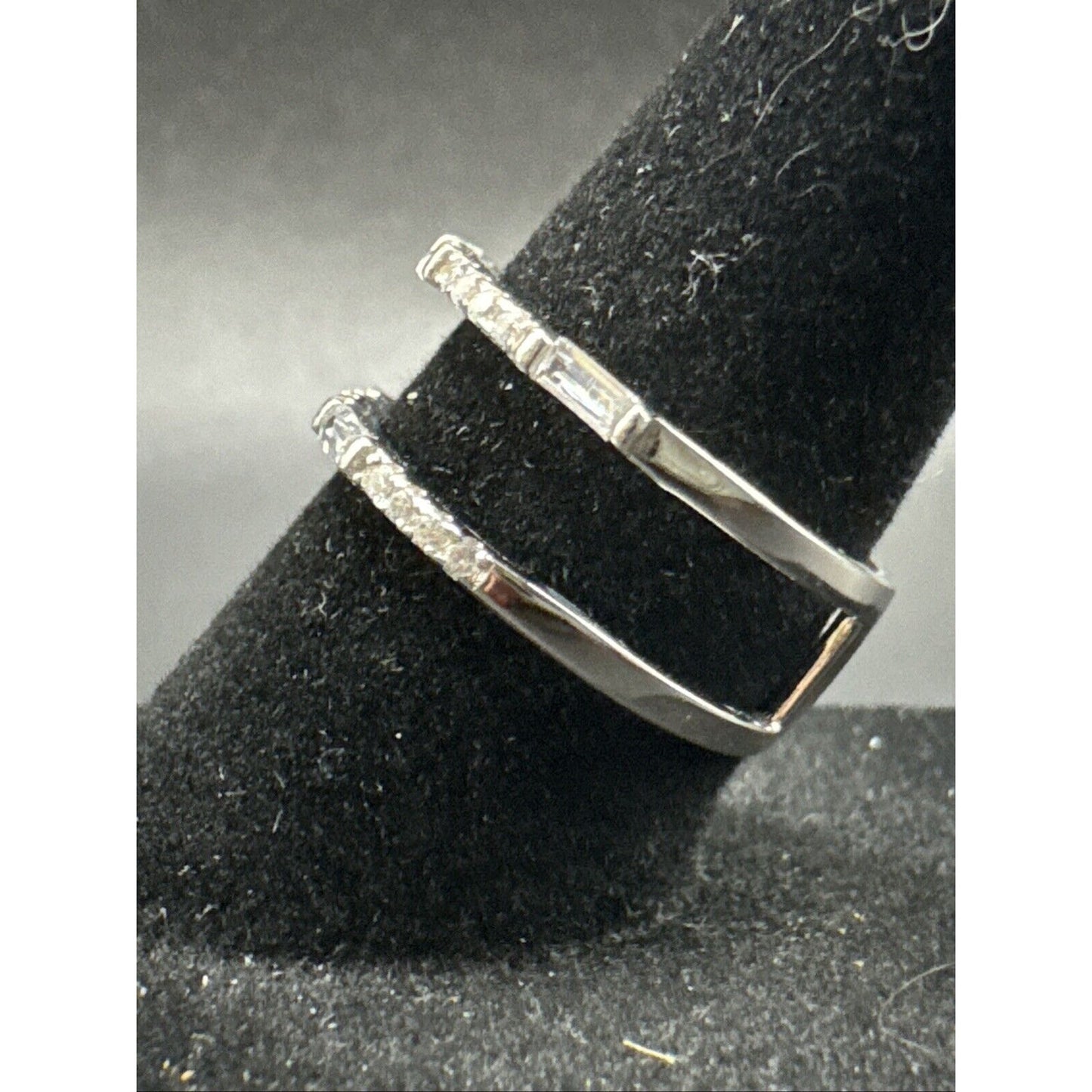 New Condition Sterling Silver Dainty Double Band CZ Ring 925 Size 7