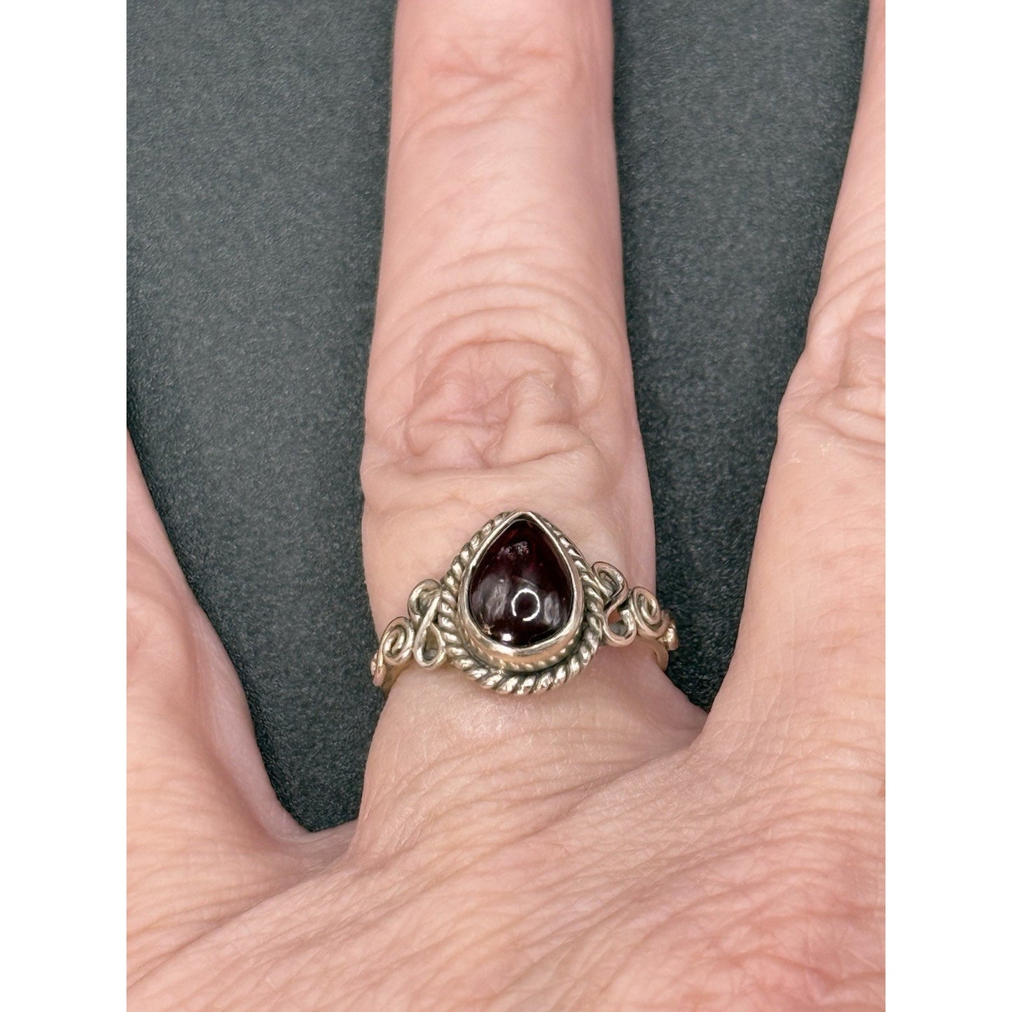 Excellent Used Condition Sterling Silver Genuine Garnet Ring Size 7.00 925 P19