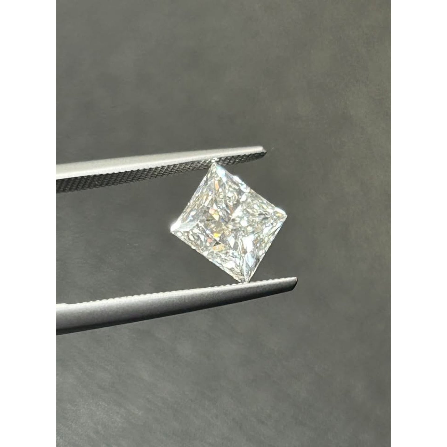 2.56 Princess Cut Lab Grown Diamond E Color VVS2 IGI Lab Teport