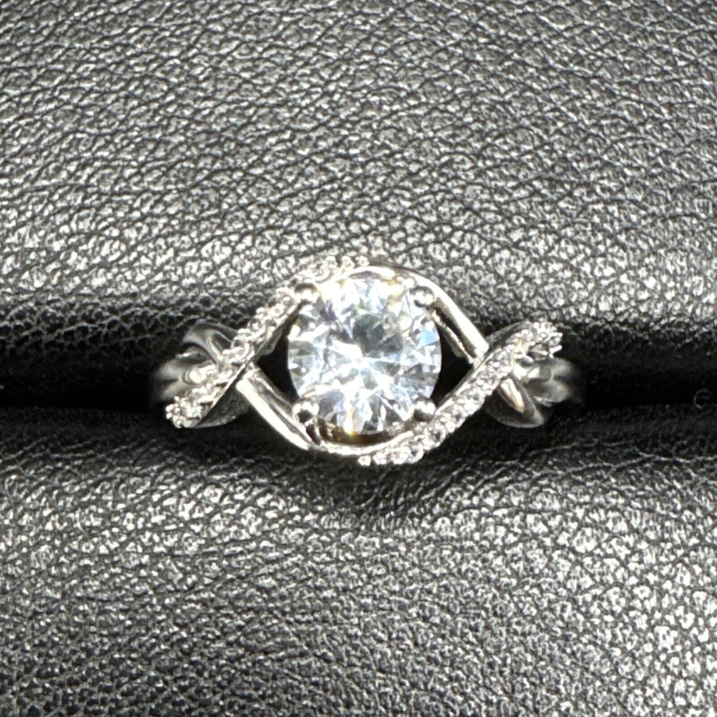 New Condition Sterling Silver White Sapphire Ring 925 Size 7