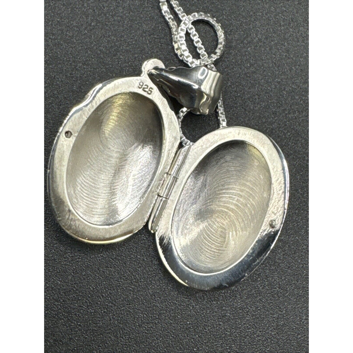 New Condition 20” Sterling Silver Plain Oval Locket Box 925