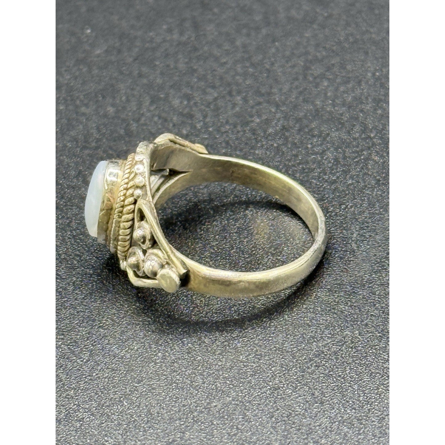 EUC Sterling Silver Genuine Pearl Cabachon Bezel Ring Size 6.00 925 Q21