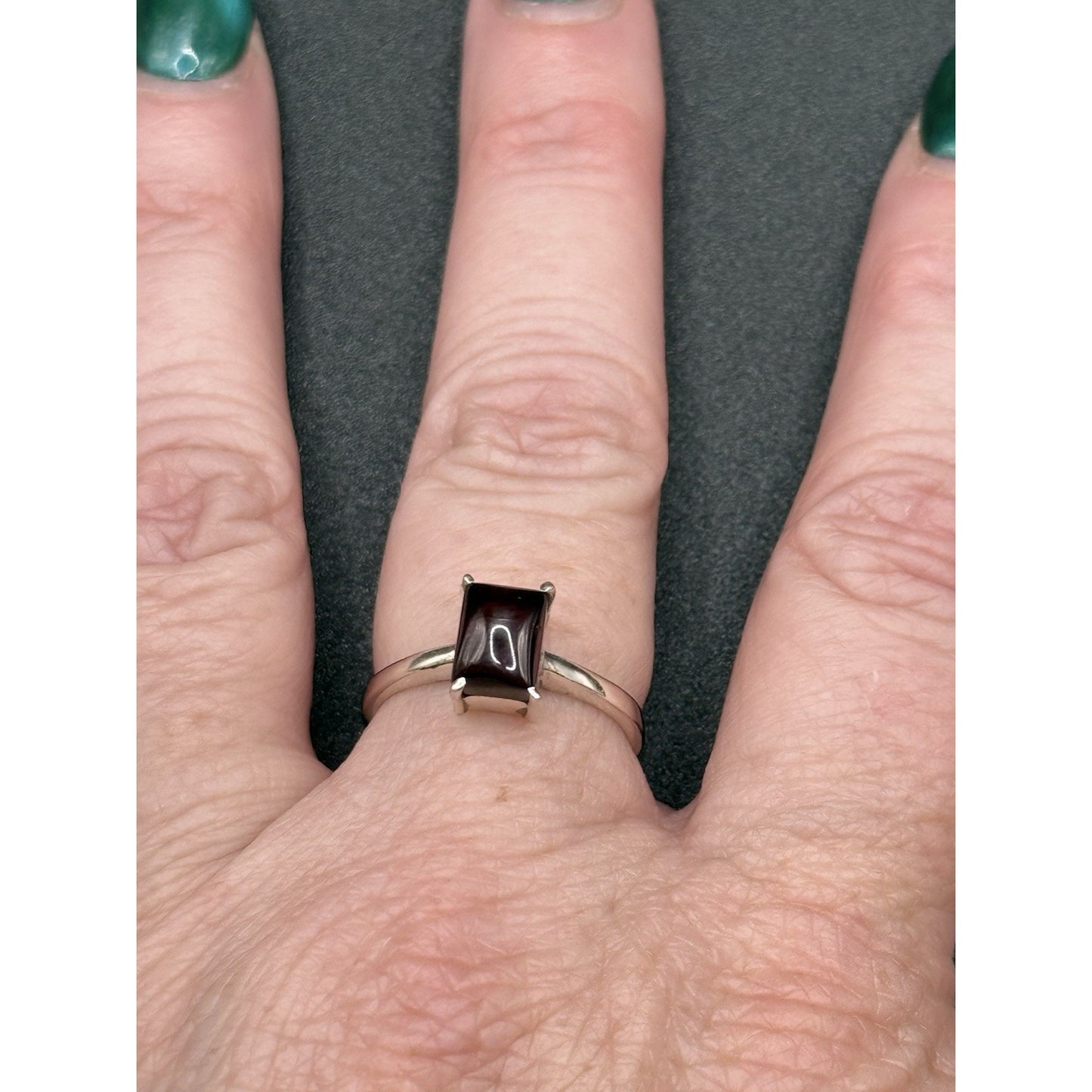 Excellent Used Condition Sterling Silver Rectangular Can Garnet Ring Size 9 P19