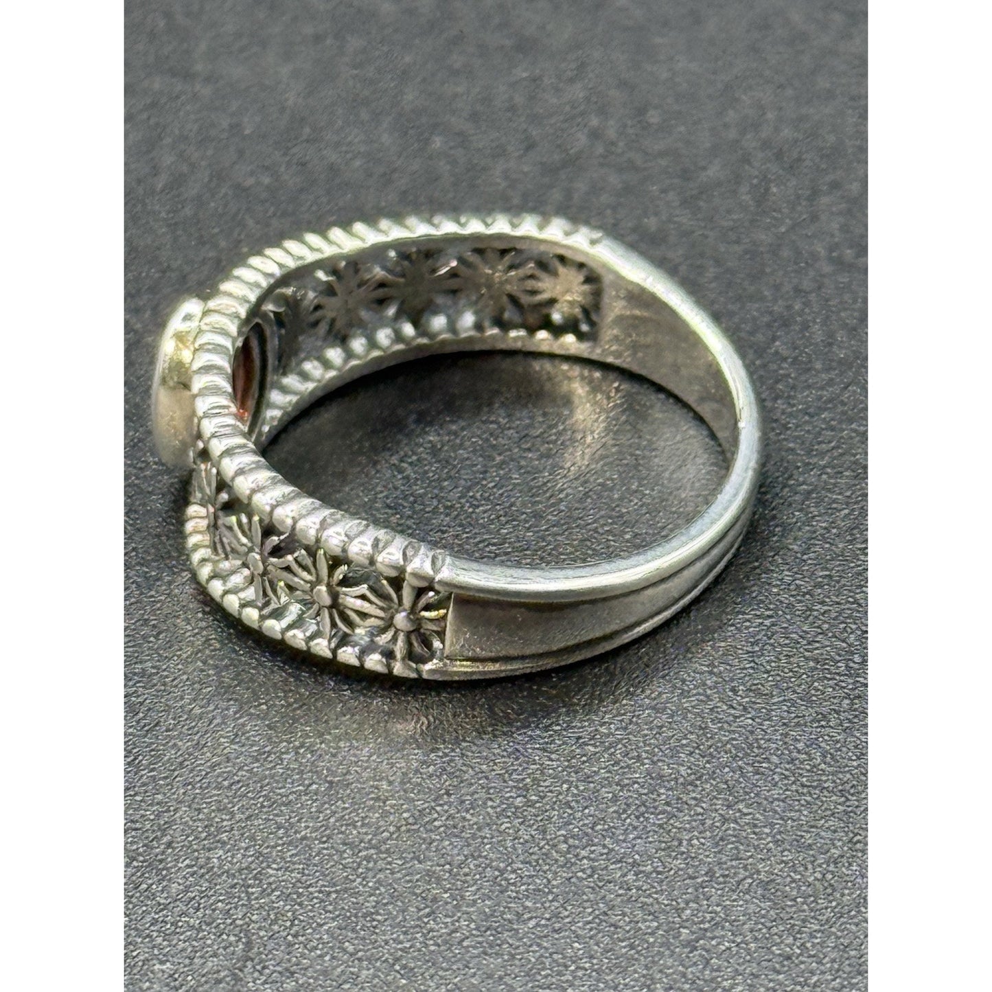 New Condition Sterling Silver Garnet Flowers Ring Size 7.00