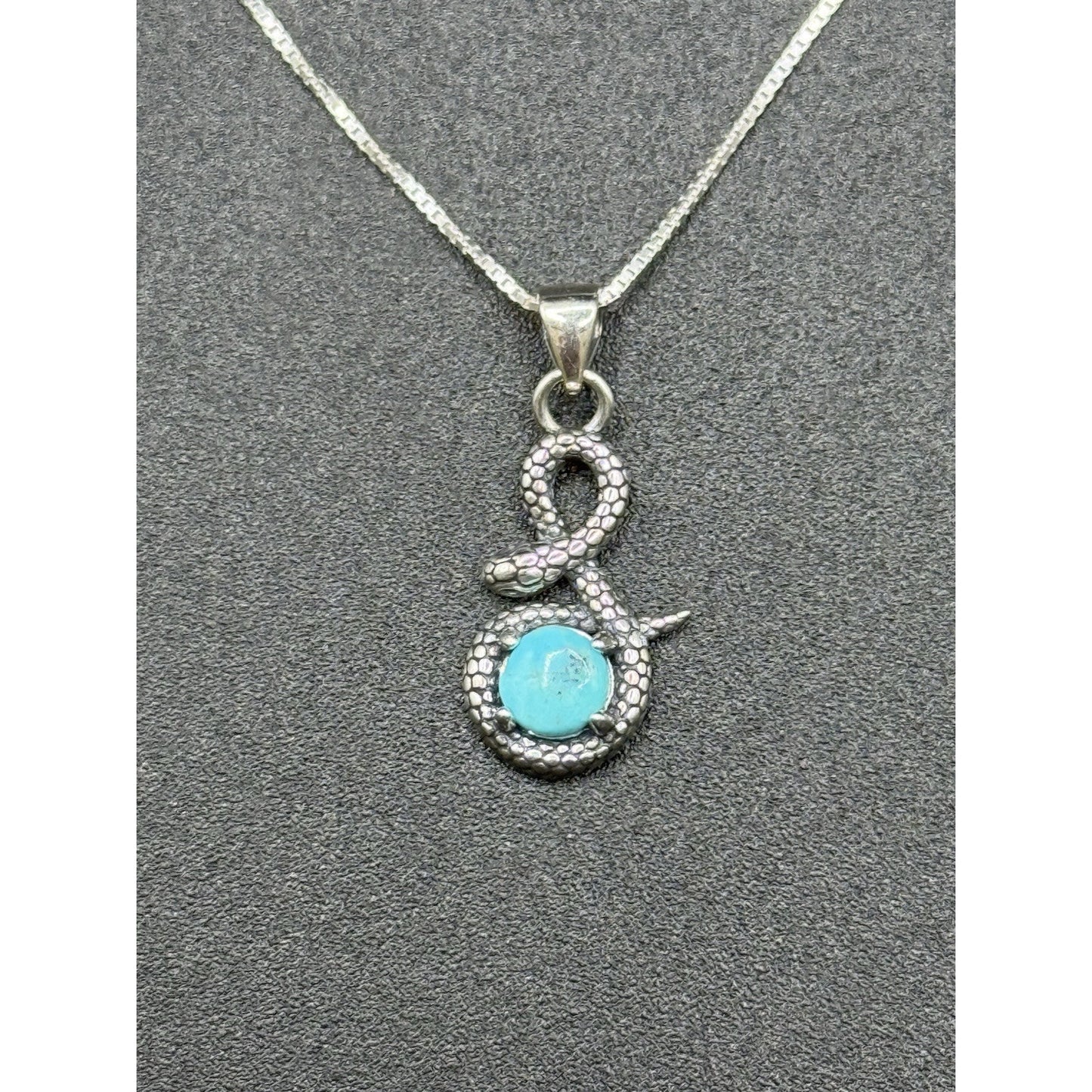 18” New Condition Sterling Silver Dainty Turquoise Snake Pendant Necklace 925