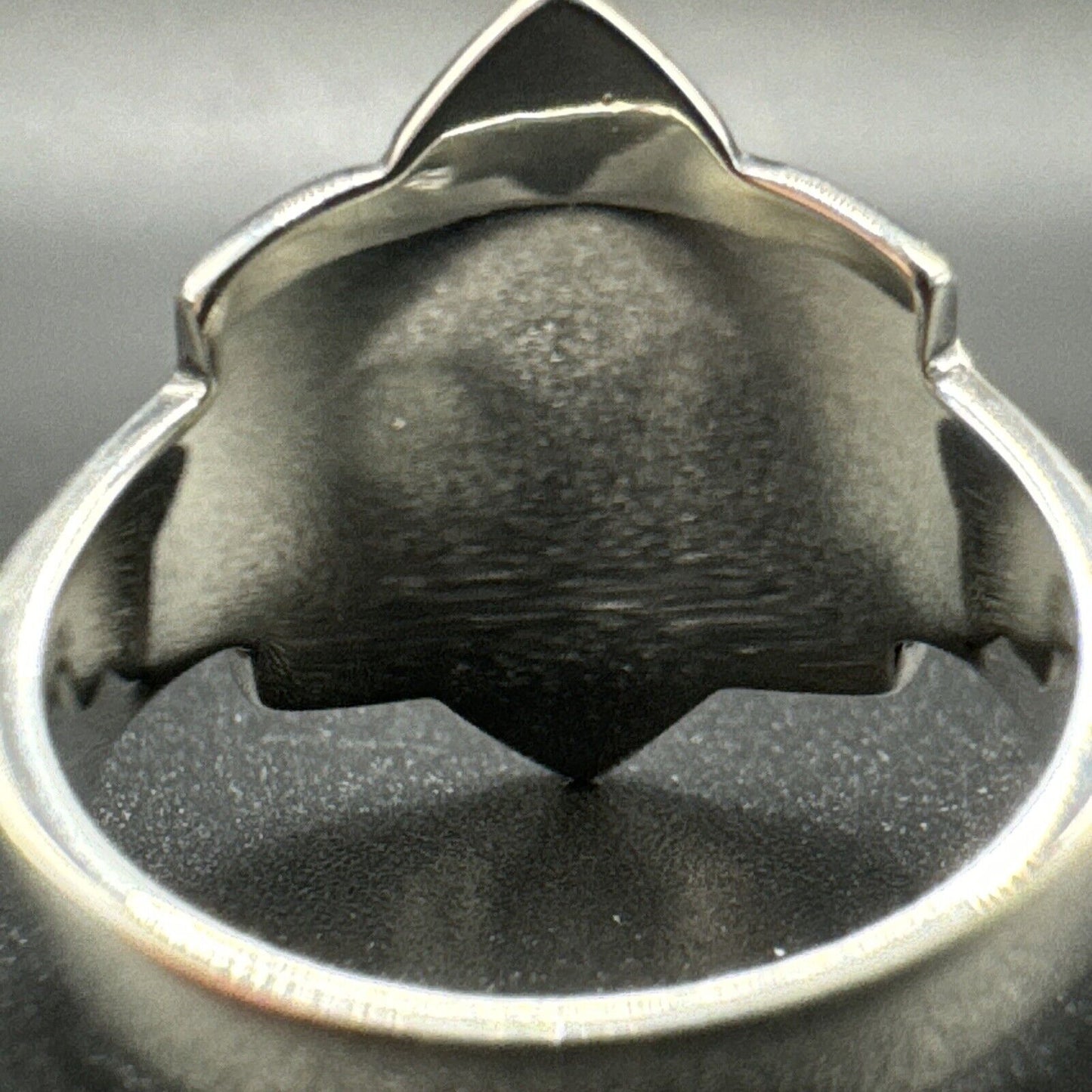 New Condition Sterling Silver Symbols Flowers Ring 925 Size 6.50
