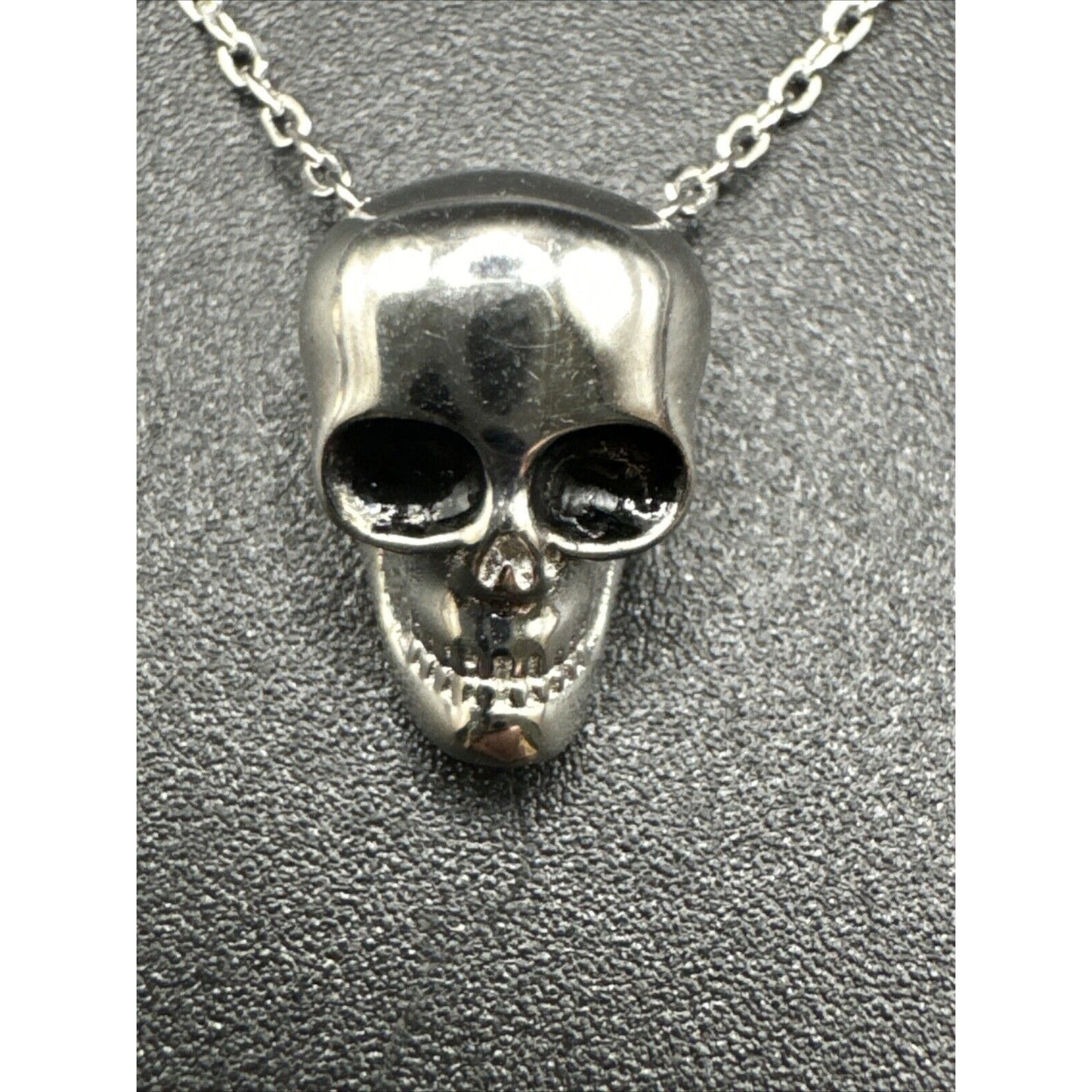 18” New Condition Sterling Silver Dainty Skull Pendant Necklace 925