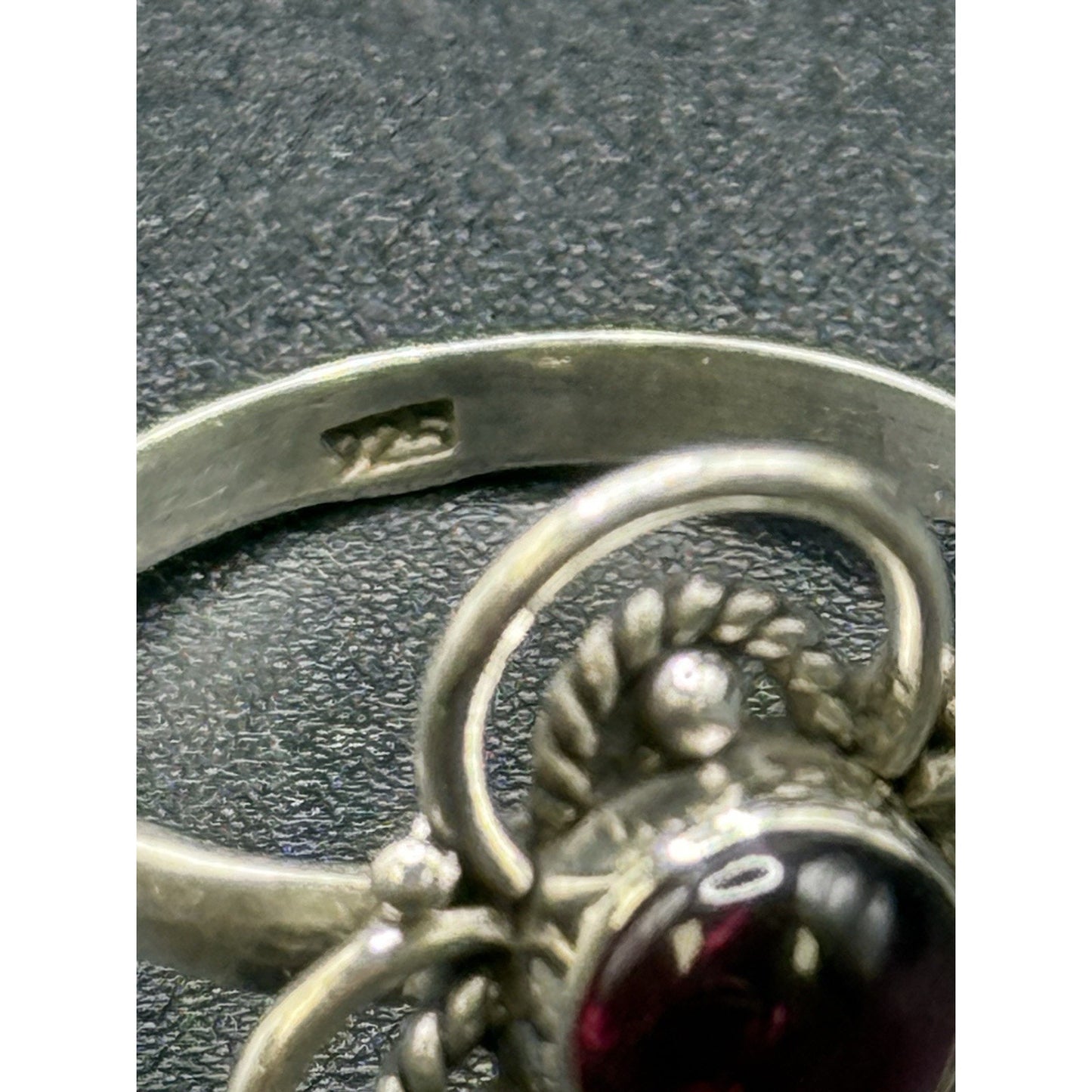 EUC Sterling Silver Genuine Rhodolite Garnet Ring Size 6.00 Q7