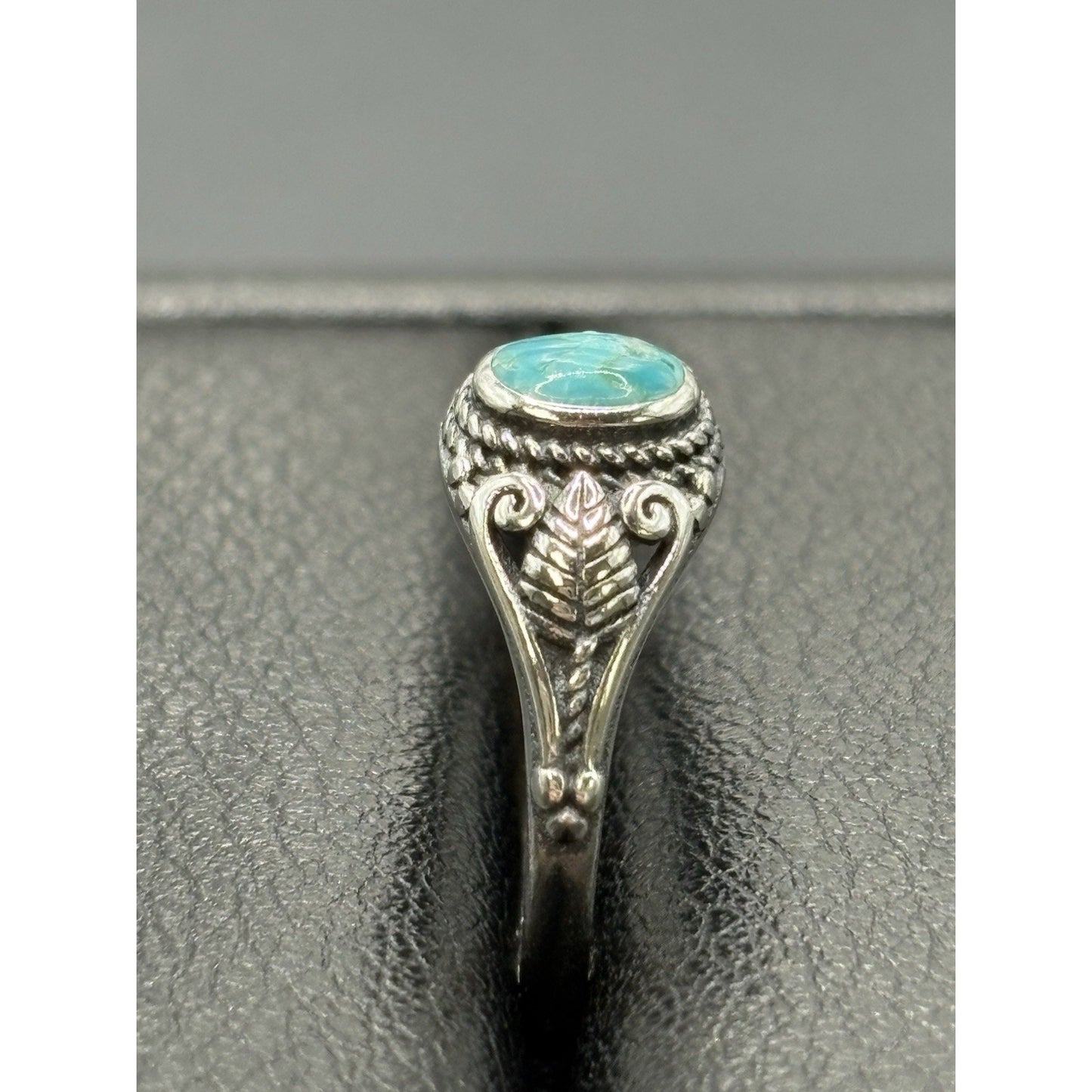 New Condition Sterling Silver Dainty Turquoise Ring Size 6