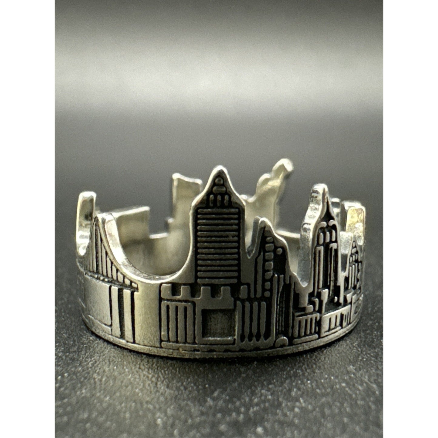 New Condition Sterling Silver New York Skyline Ring 925 Size 7.00