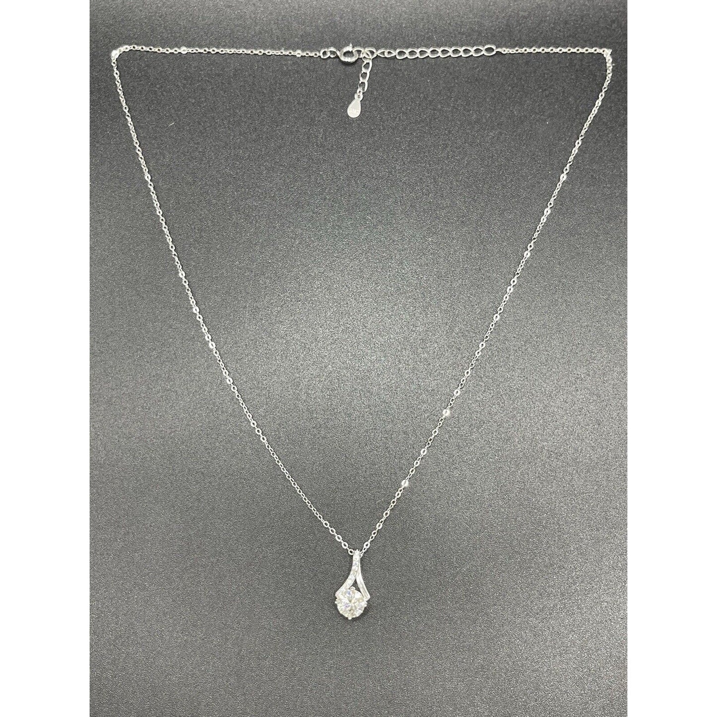 New Condition 18” Sterling Silver 1 Carat Moissanite Pendant Necklace GRA