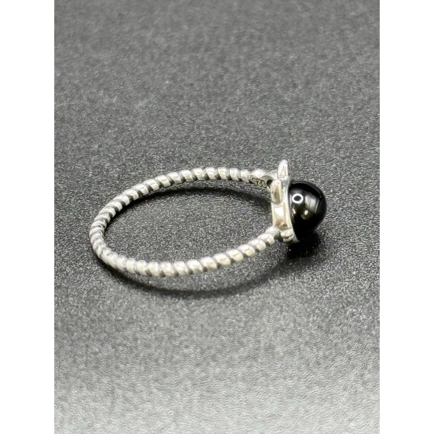 New Condition Sterling Silver Dainty Cat Fish Onyx Ring Size 7.00