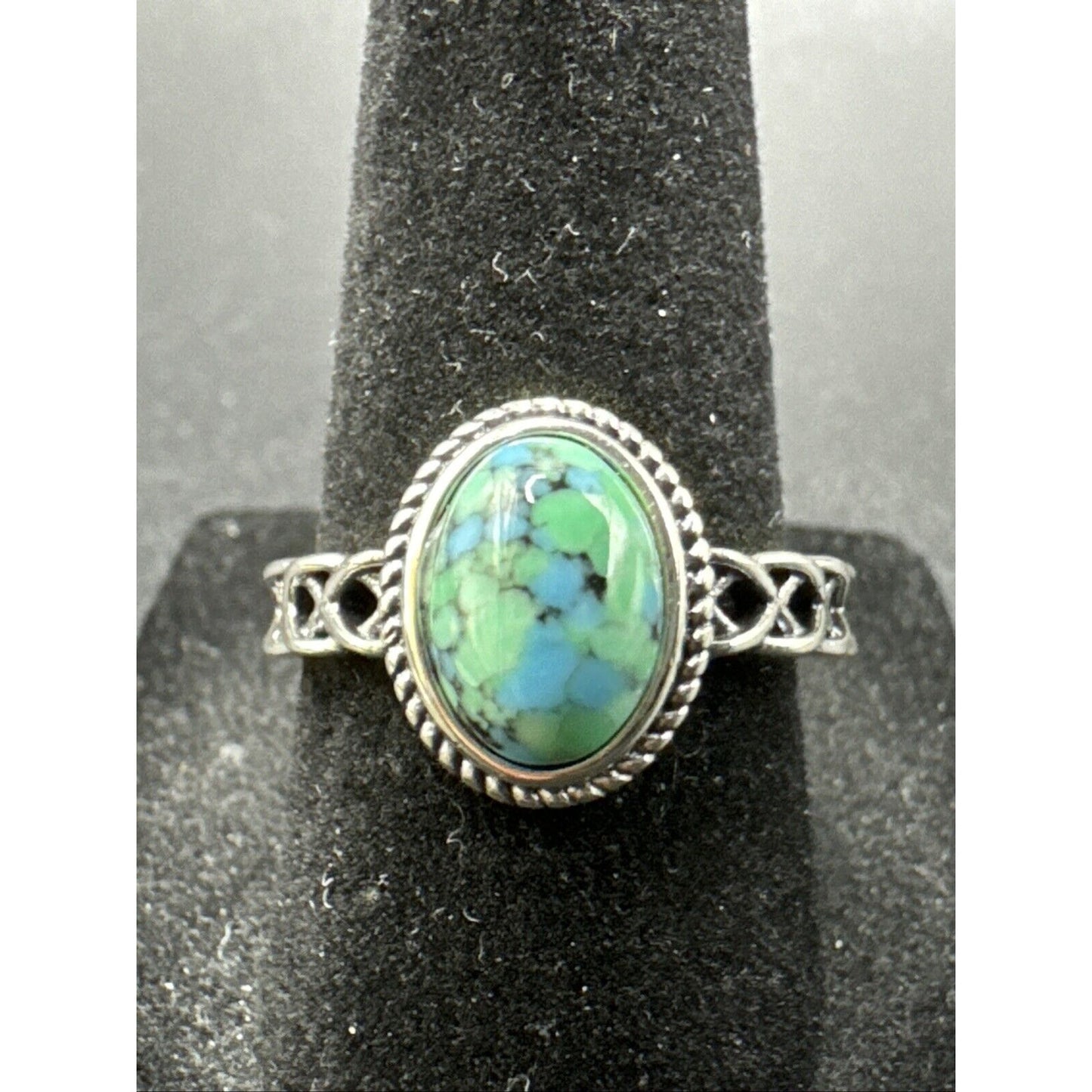 New Condition Sterling Silver Cabachon Turquoise Ring 925 Size 7