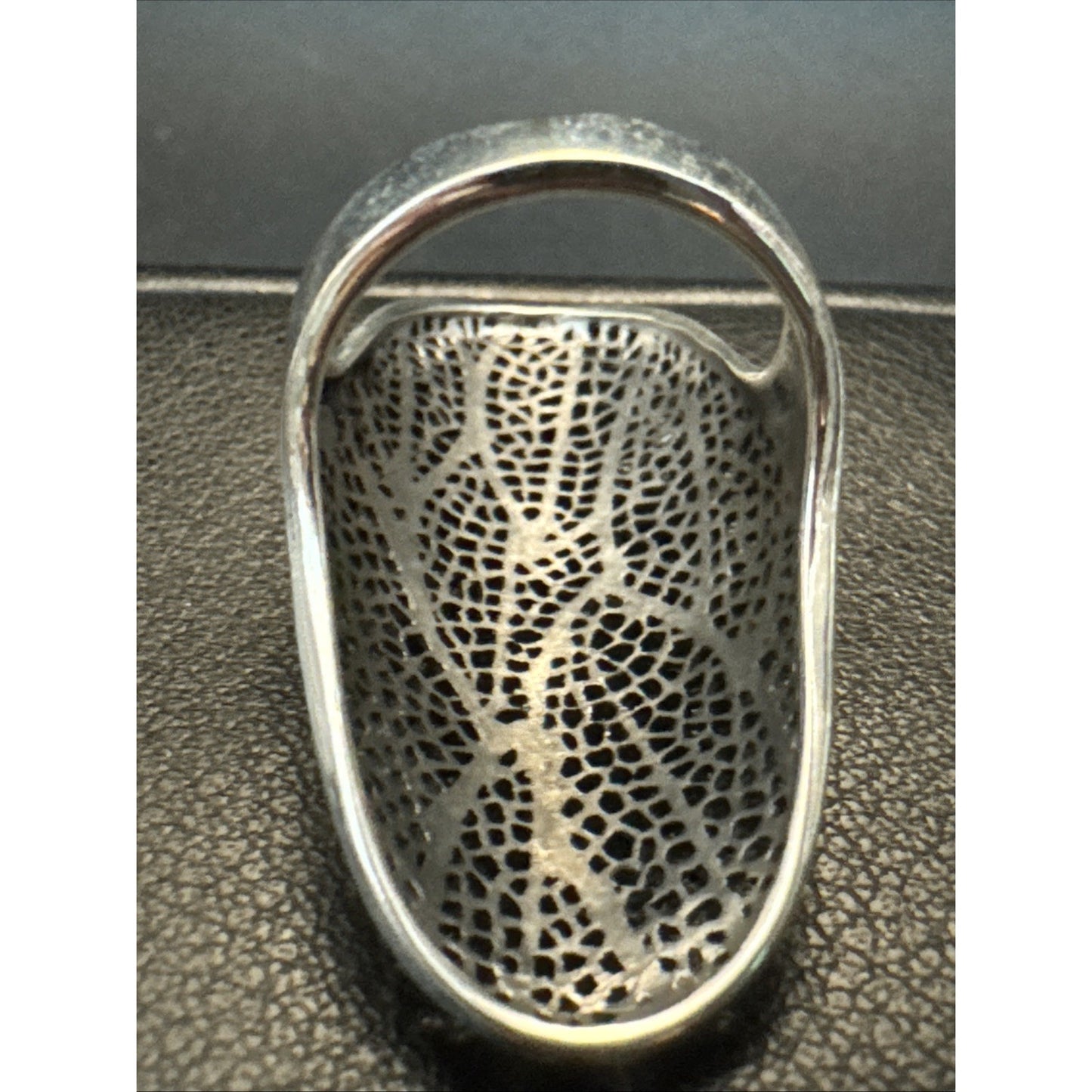New Condition Sterling Silver 45mm Open Work Leaf Long 925 Size 7