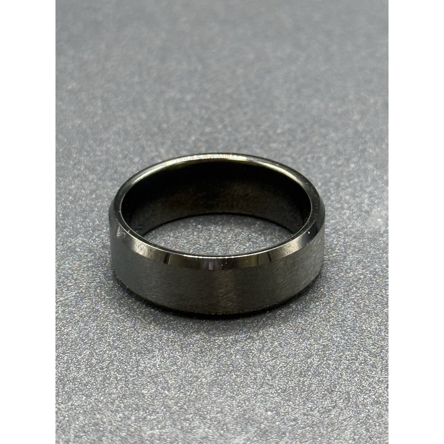 New Condition Beveled Black Tungsten Wedding Band Size 10.00