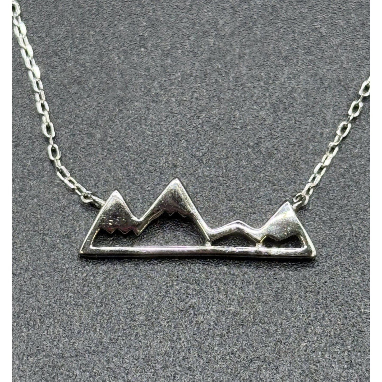New Condition 18” Sterling Silver Mountain Pendant Necklace 925
