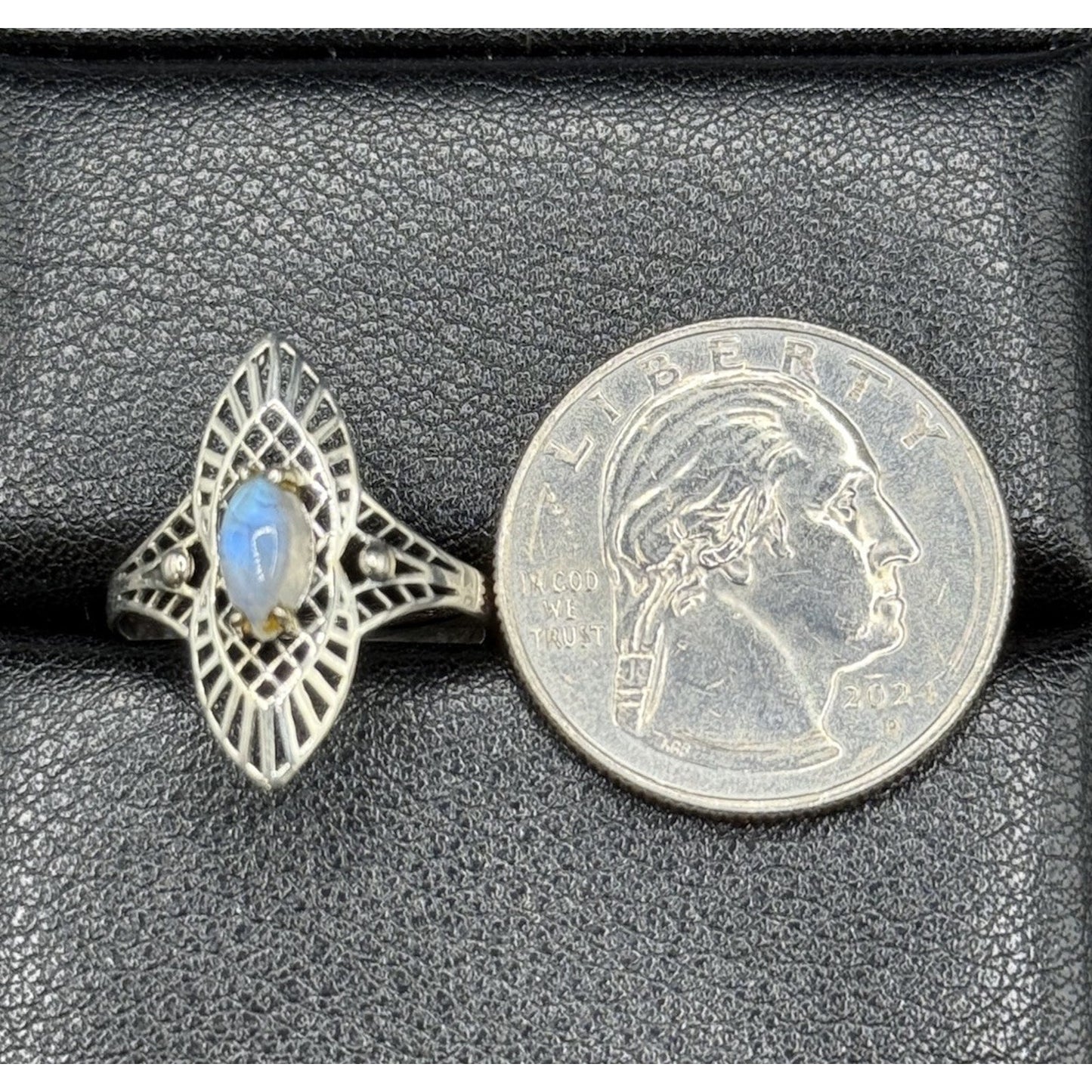 EUC Sterling Silver Genuine Moonstone Filigree Ring Size 7.00 Q21