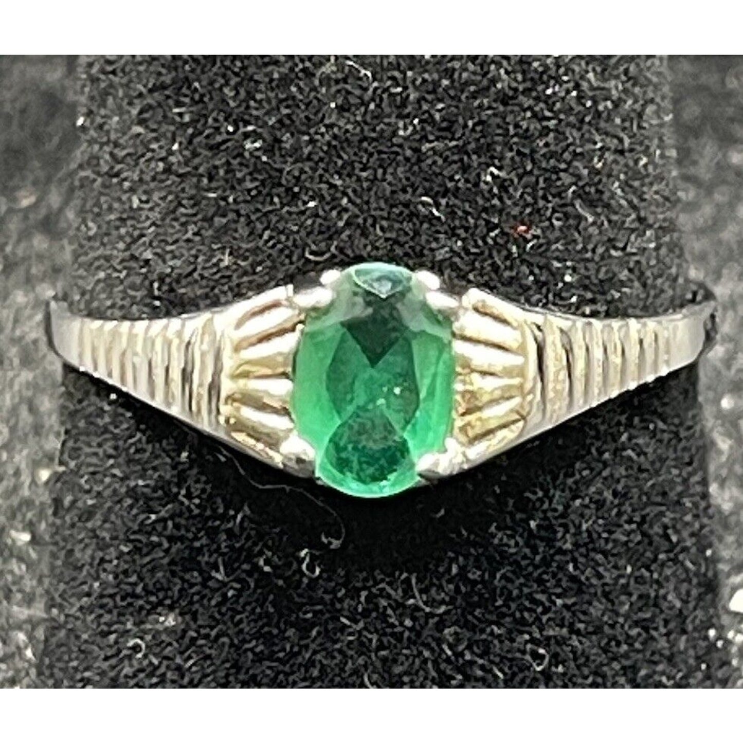New Condition Sterling Silver Lab Created Emerald Dainty Ring 925 Size 7