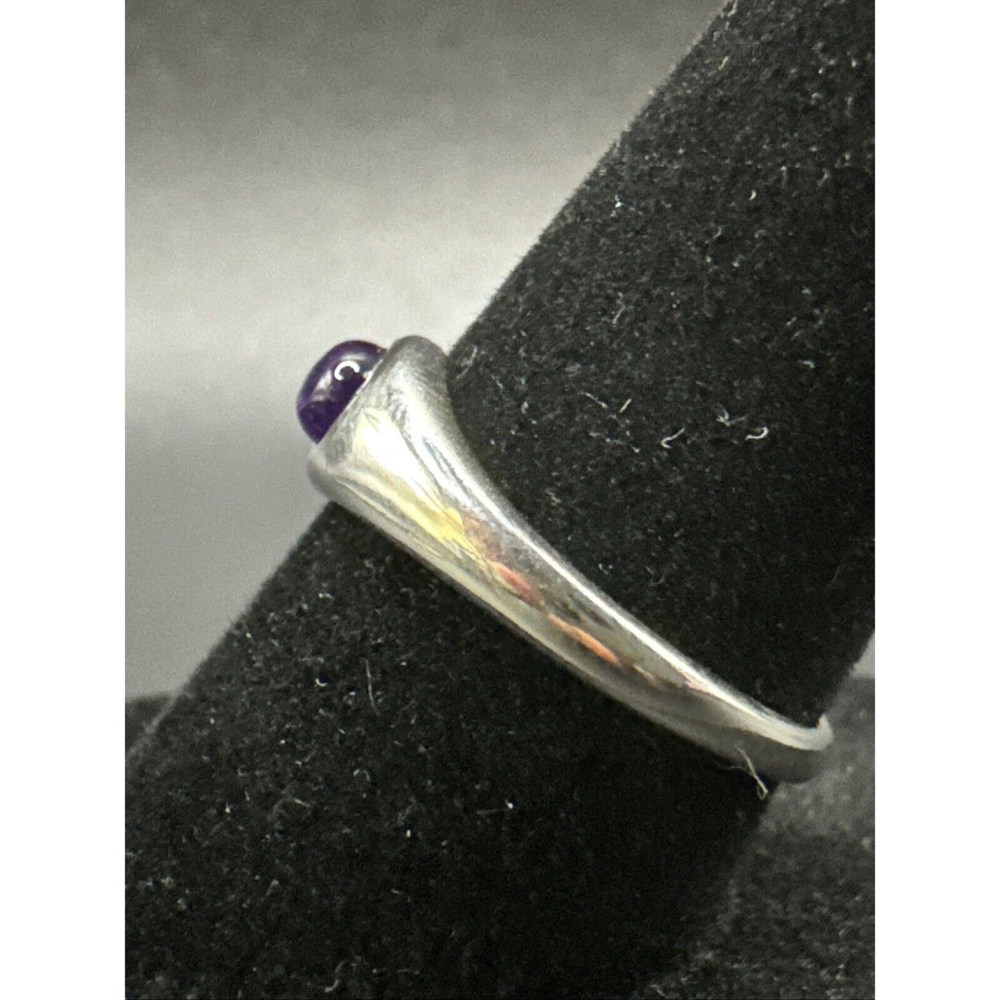 New Condition Sterling Silver Amethyst Inset Ring 925 Size 6.50 Minimalist Sleek