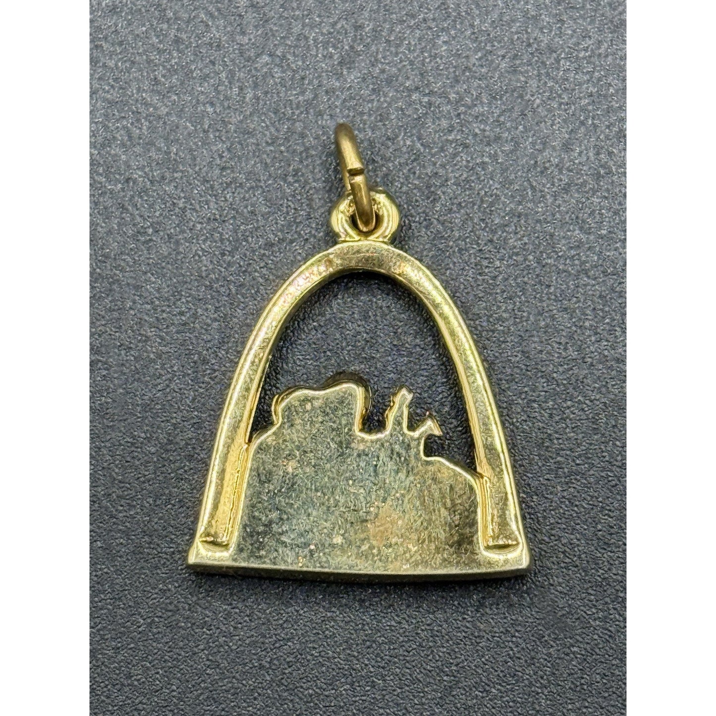 Gold Tone St. Louis Arch Way Charm Vintage P10
