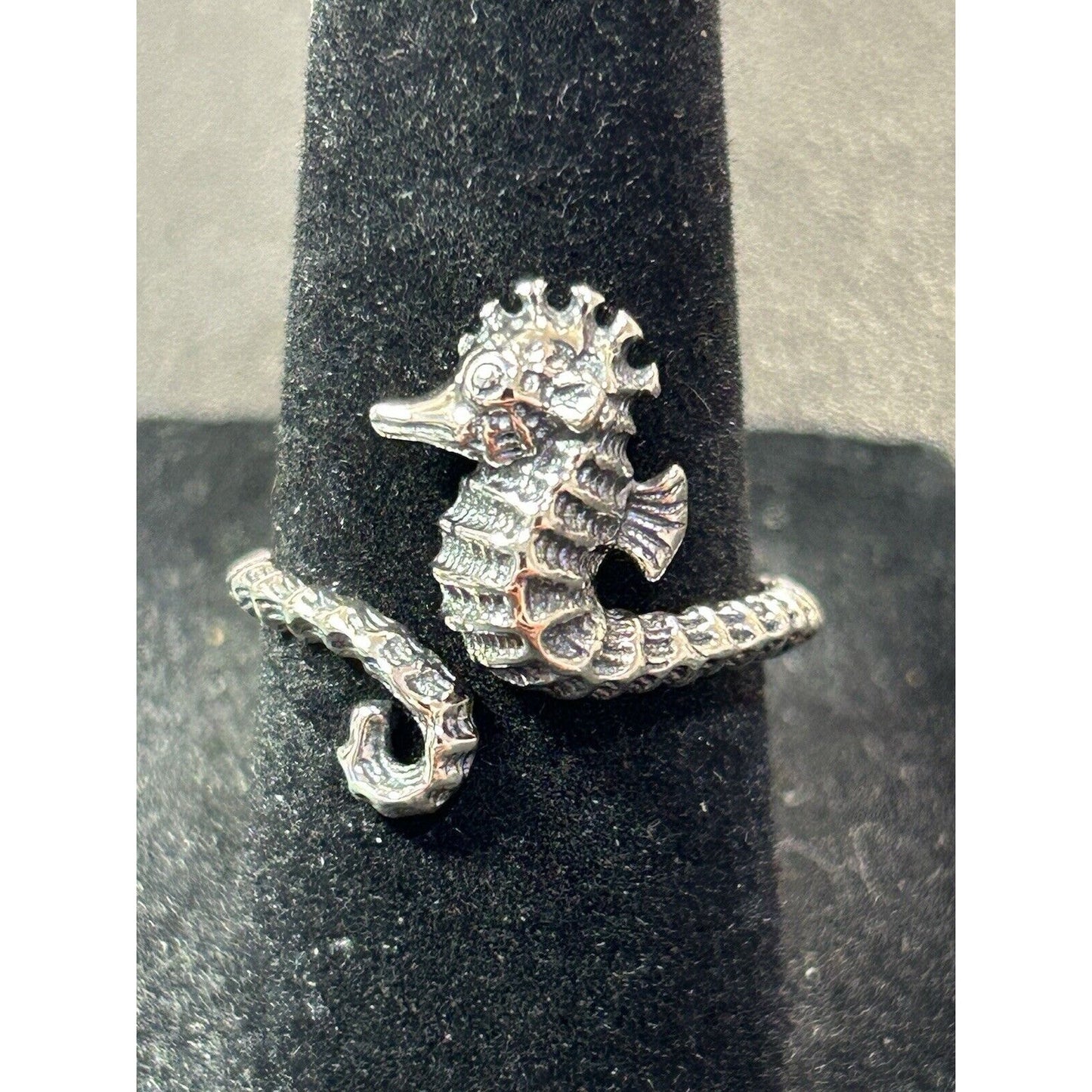 New Condition Sterling Silver Seahorse Ring Size 7.00