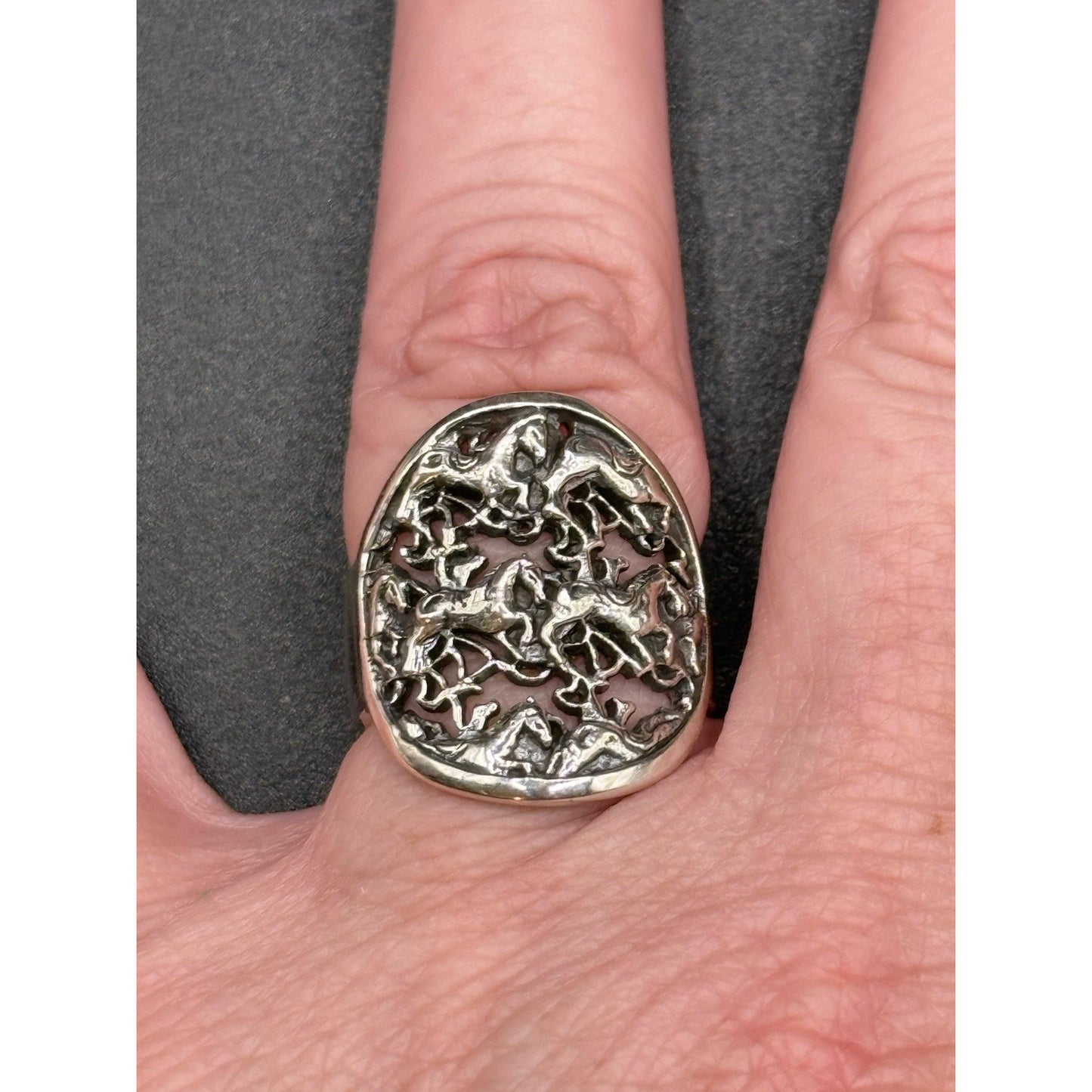 New Condition Sterling Silver Horses Galloping Signet Ring Size 7.00