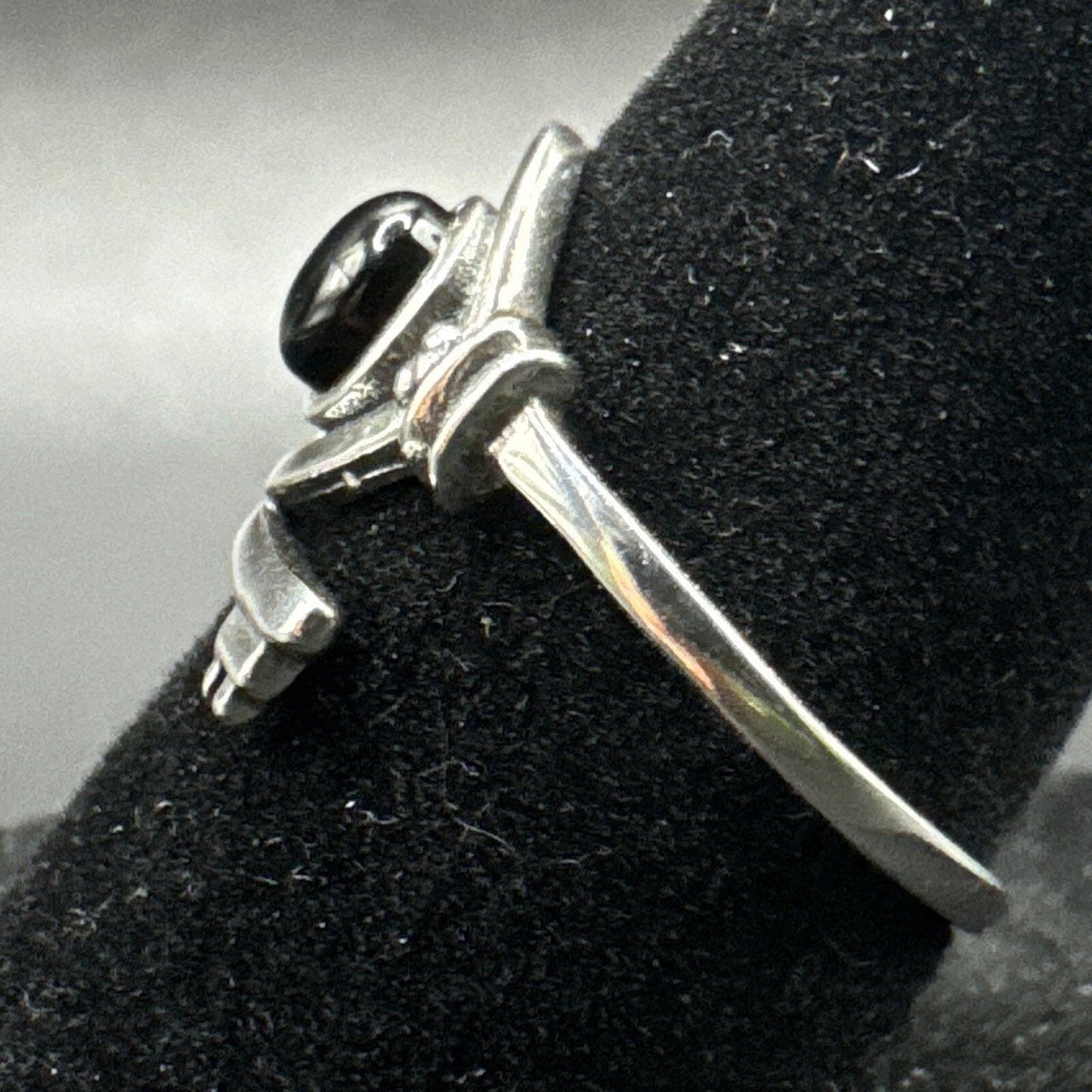 New Condition Sterling Silver Onyx Heart Key Bypass Ring 925 Size 7